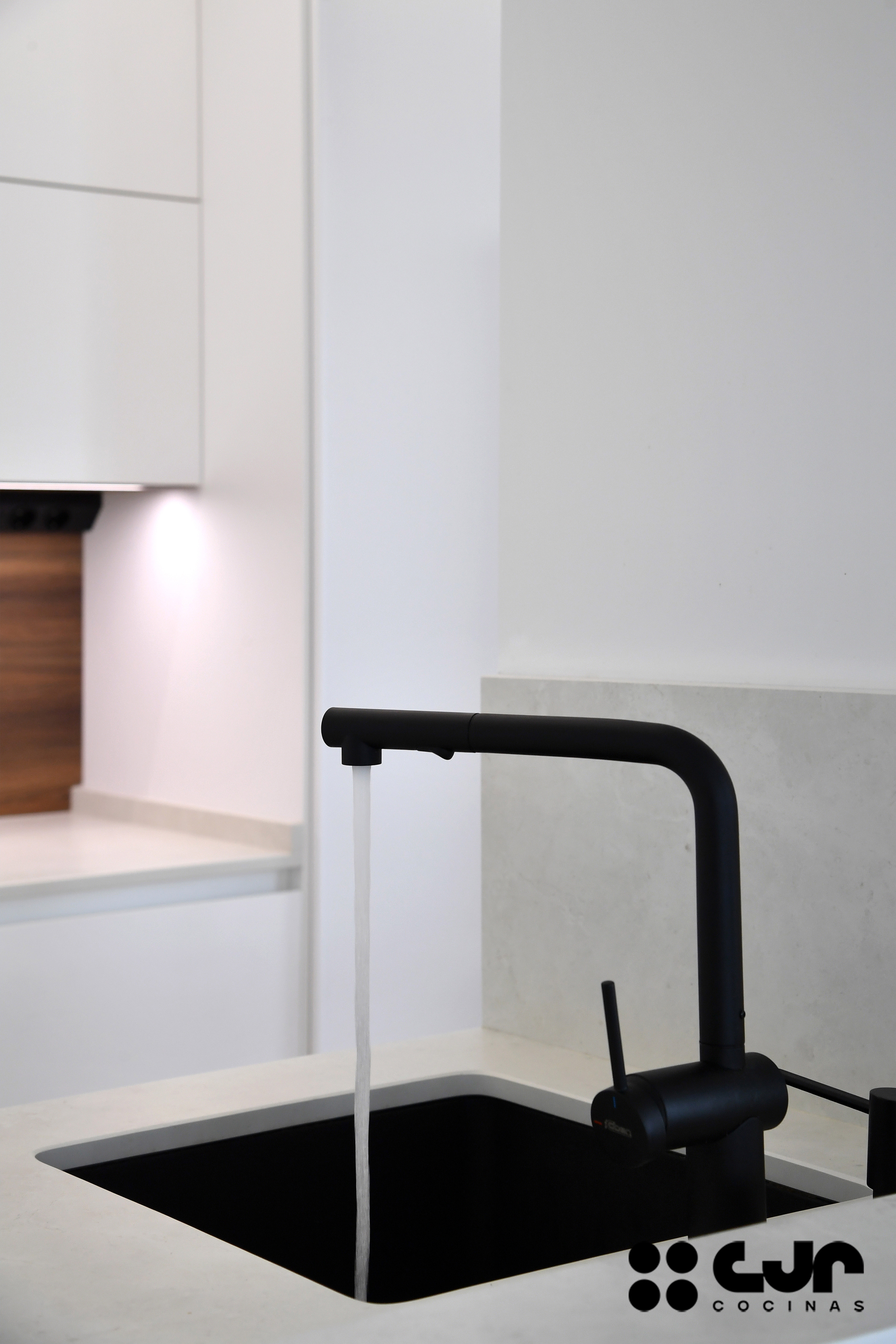 cocina blanca y madera abierta soluciones de diseño de cocinas cocinas cjr