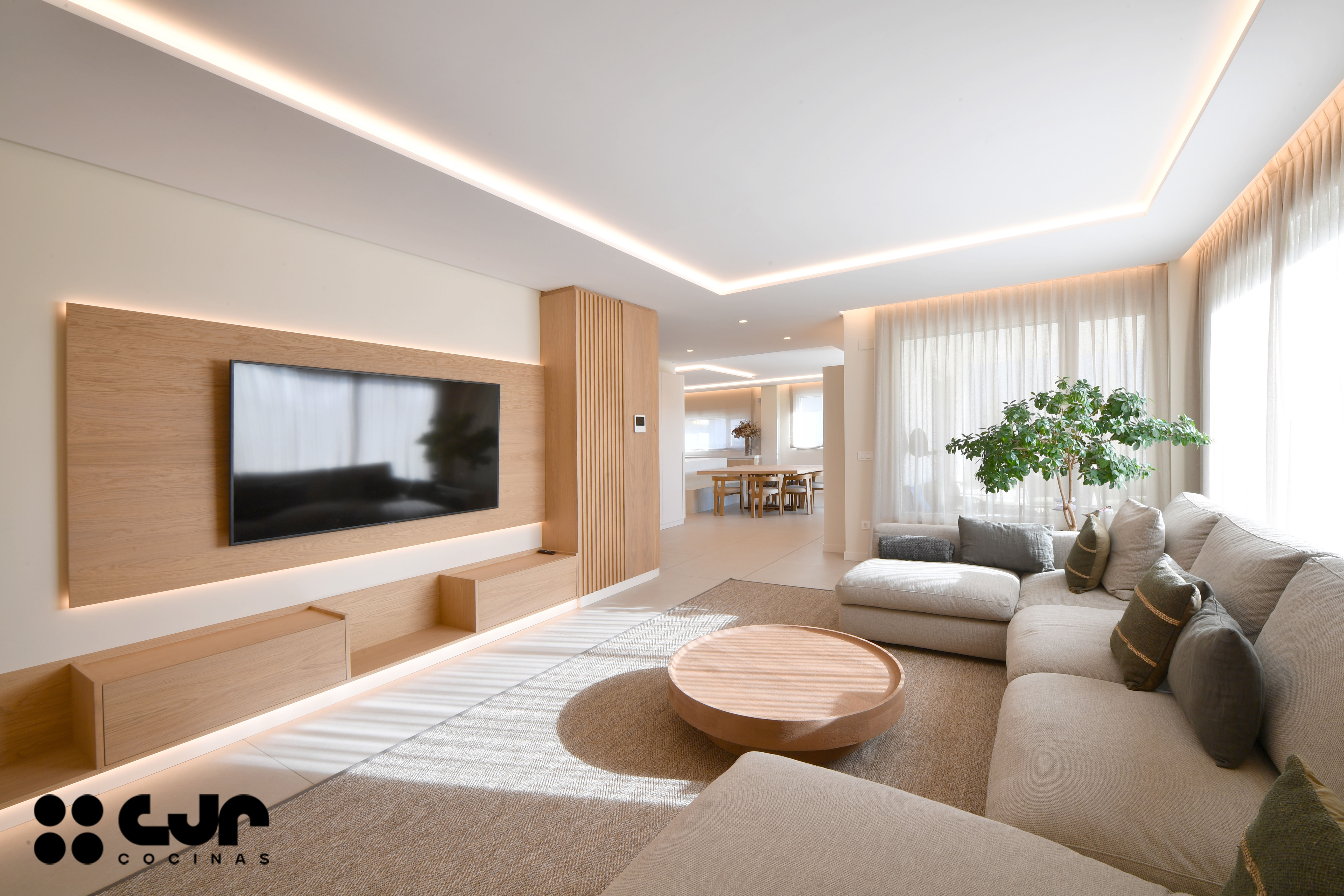 Cocina en madera grande con isla Dekton Sandik Cocinas CJR