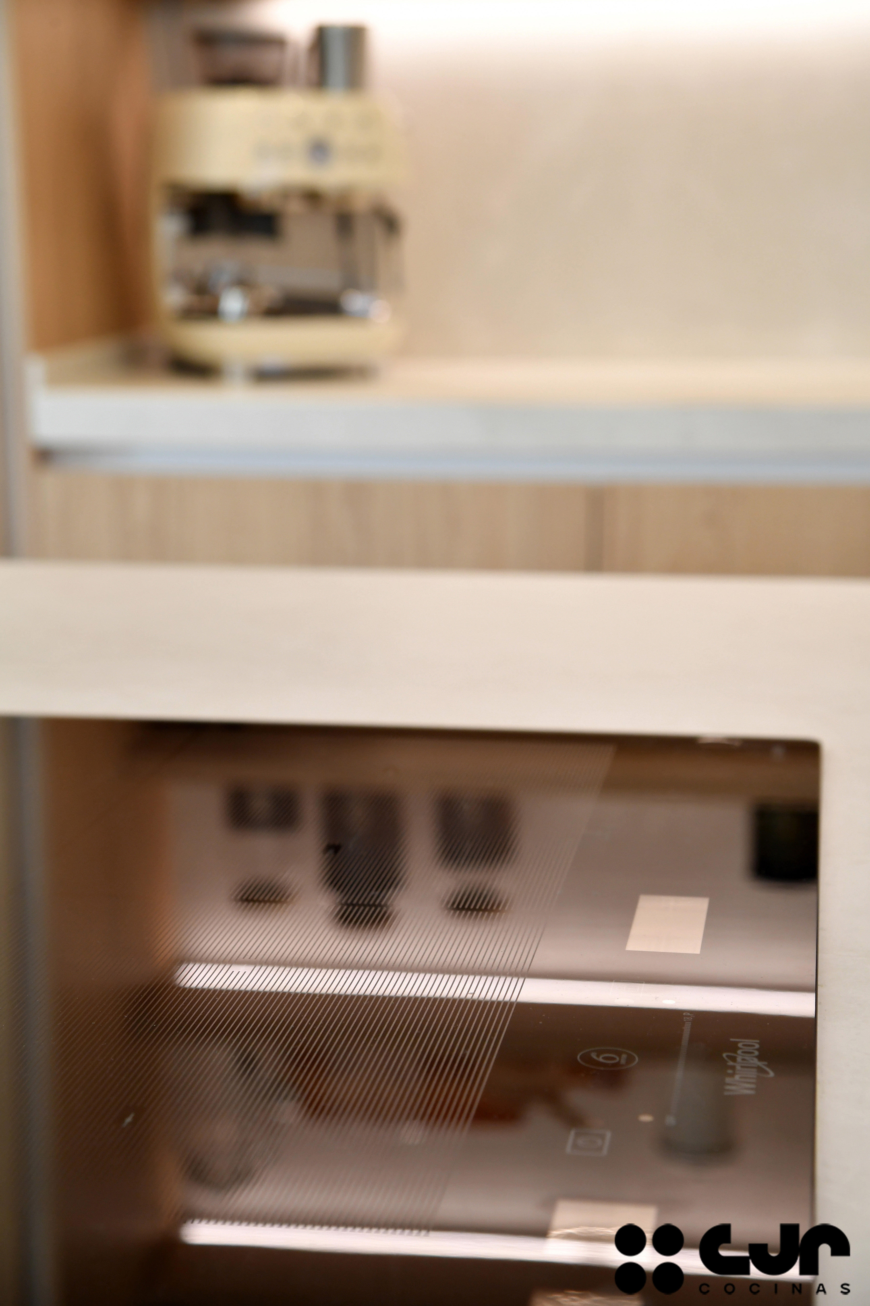 Cocina en madera grande con isla Dekton Sandik Cocinas CJR