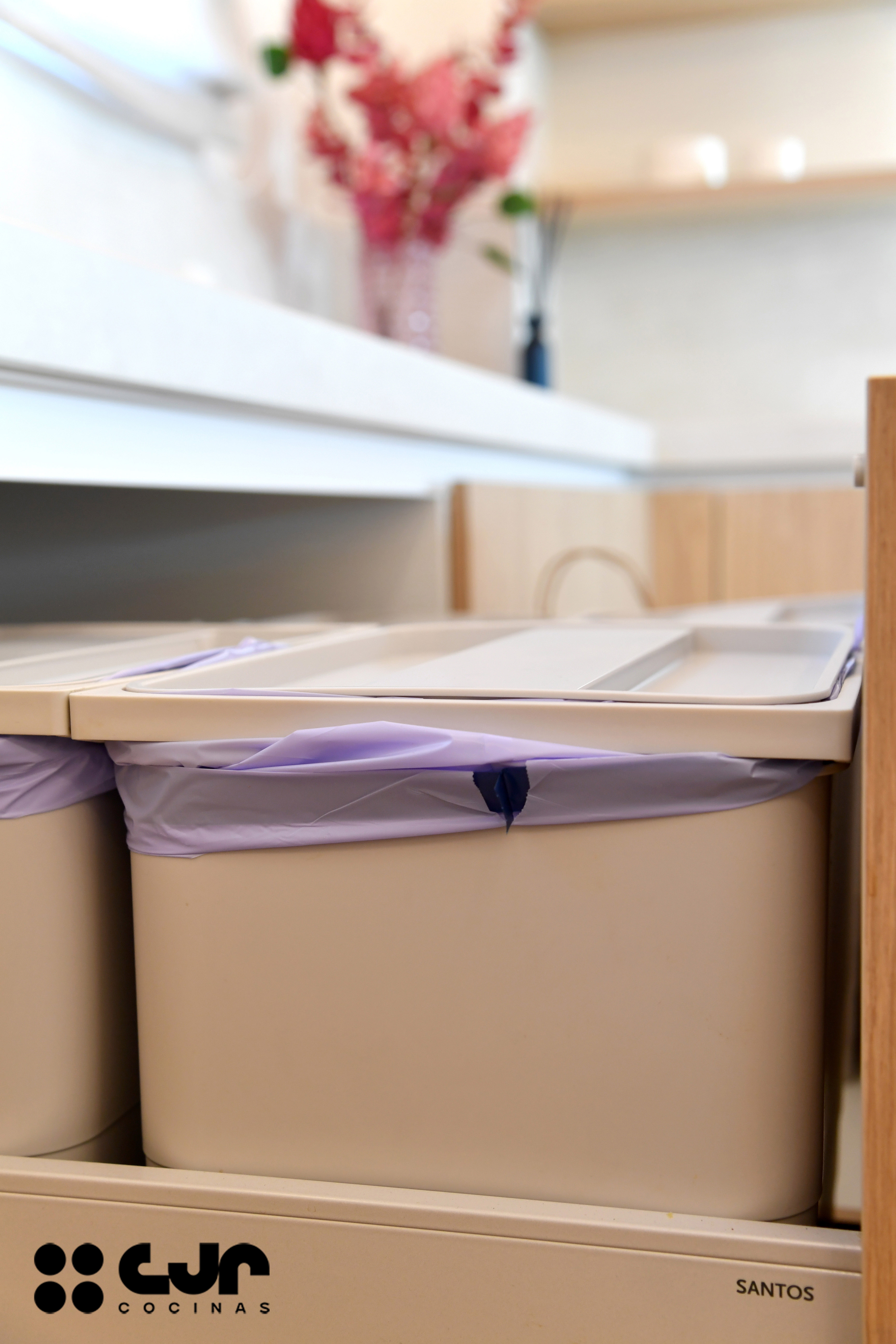 Cocina en madera grande con isla Dekton Sandik Cocinas CJR