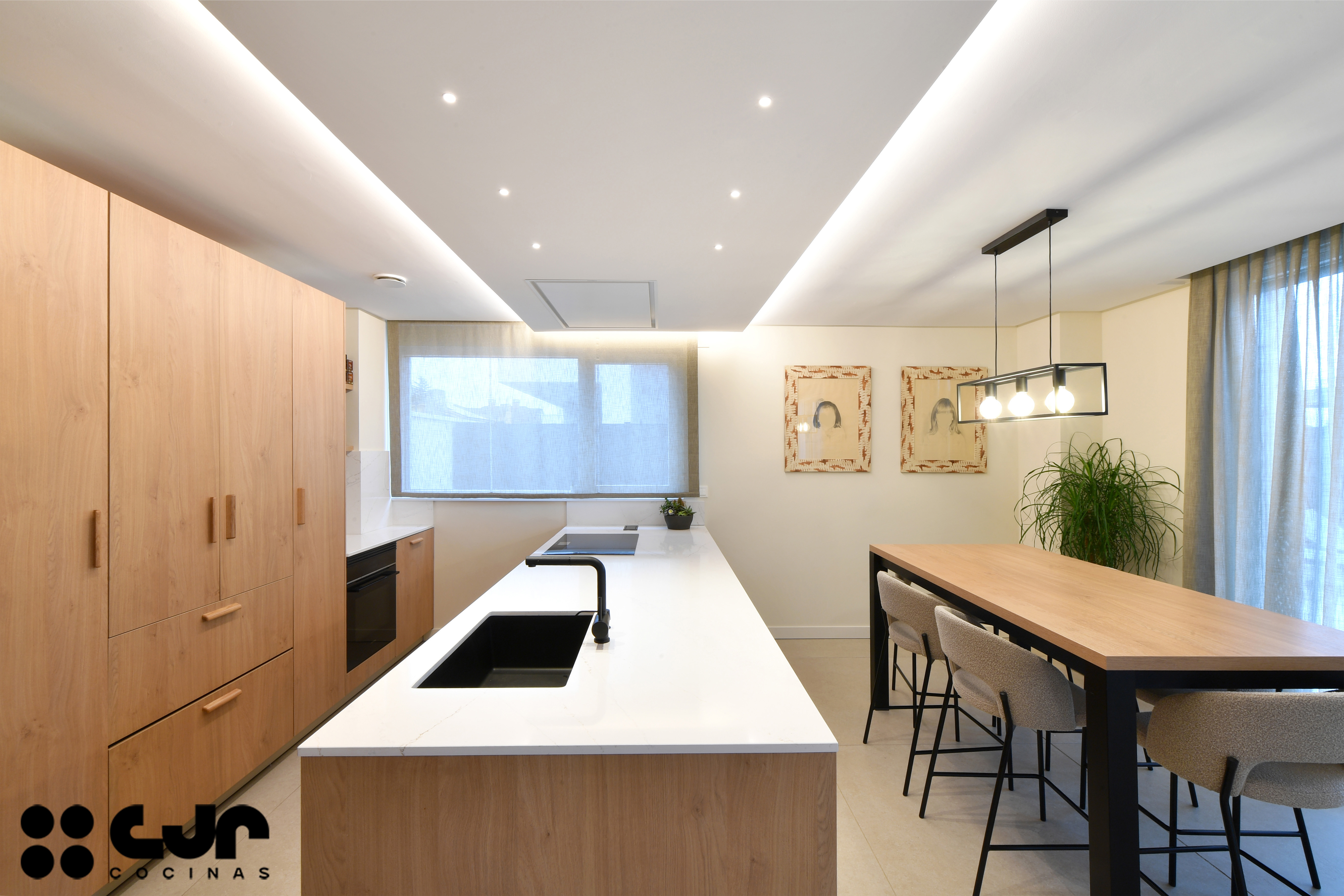 cocina en madera moderna con peninsula y barra cocinas cjr