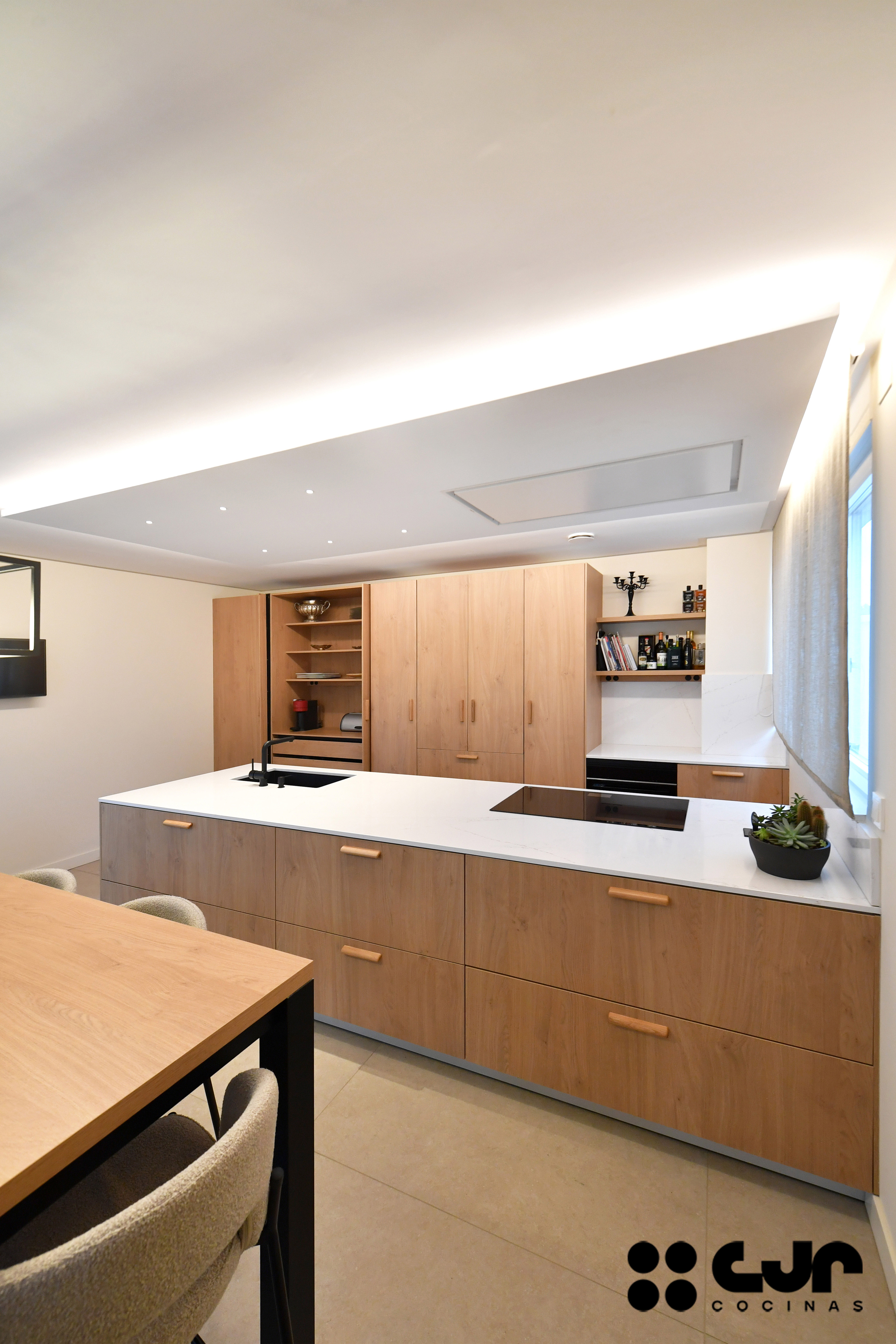 cocina en madera moderna con peninsula y barra cocinas cjr