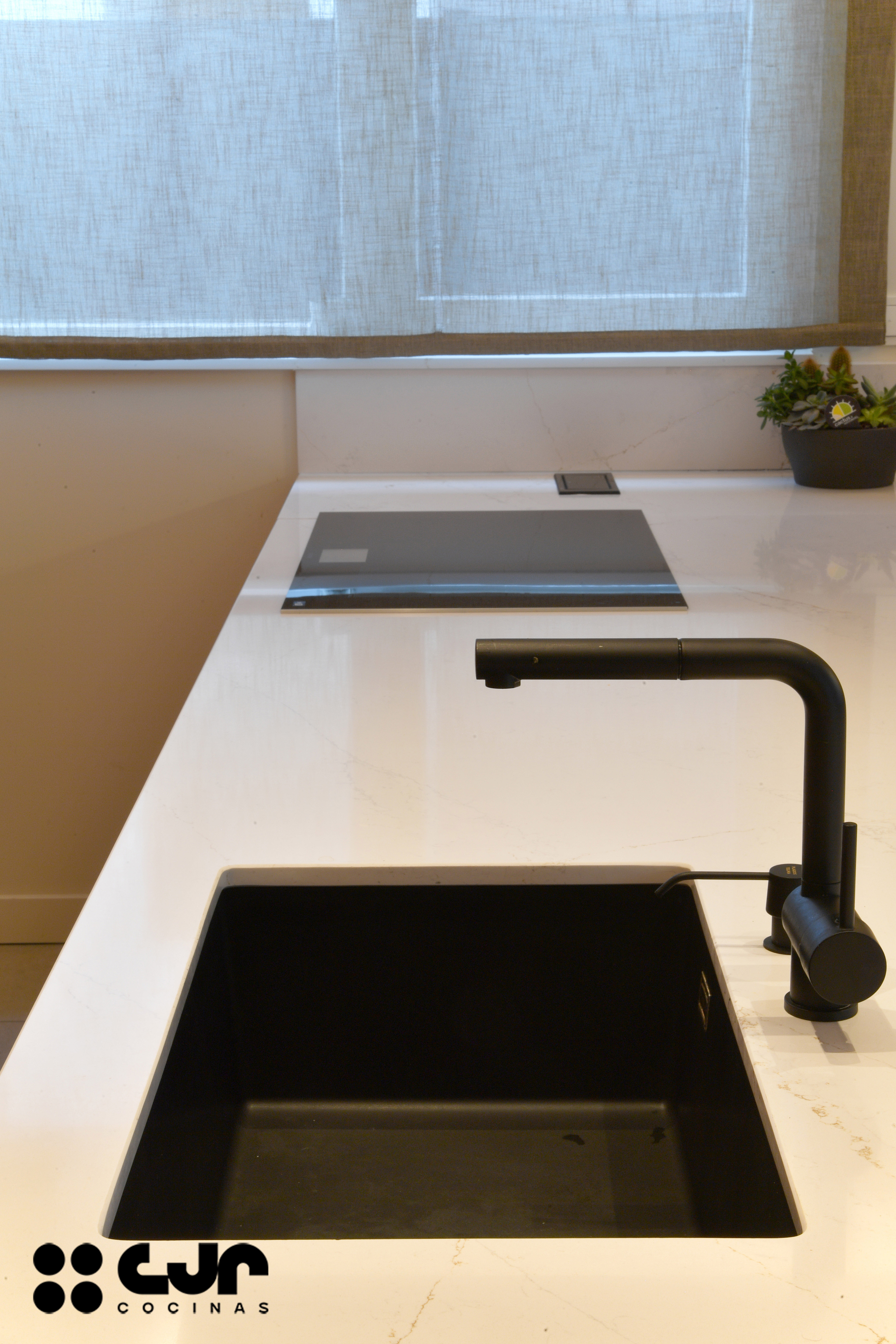 cocina en madera moderna con peninsula y barra cocinas cjr