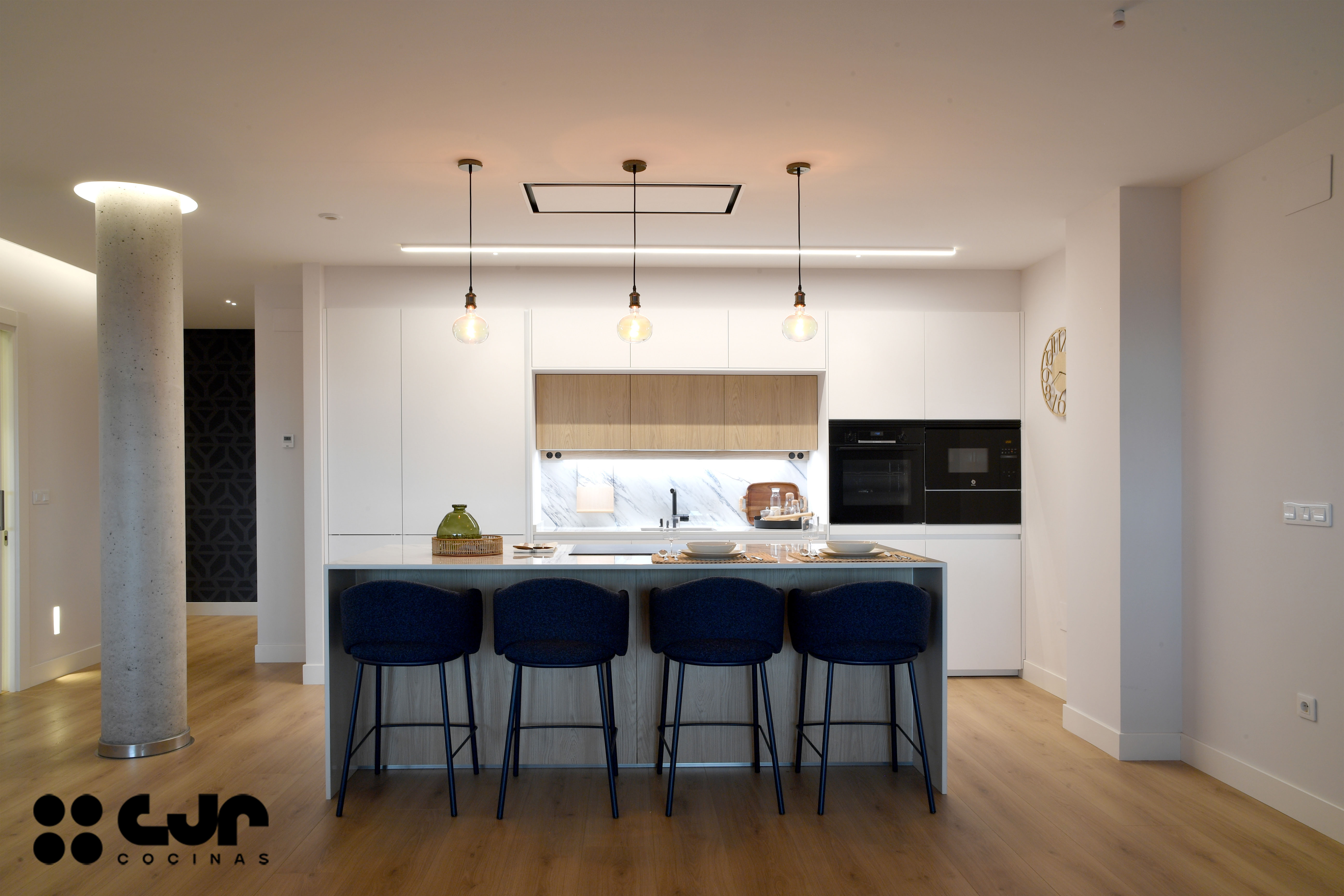 cocina blanca y madera con isla abierta al salón cocinas cjr