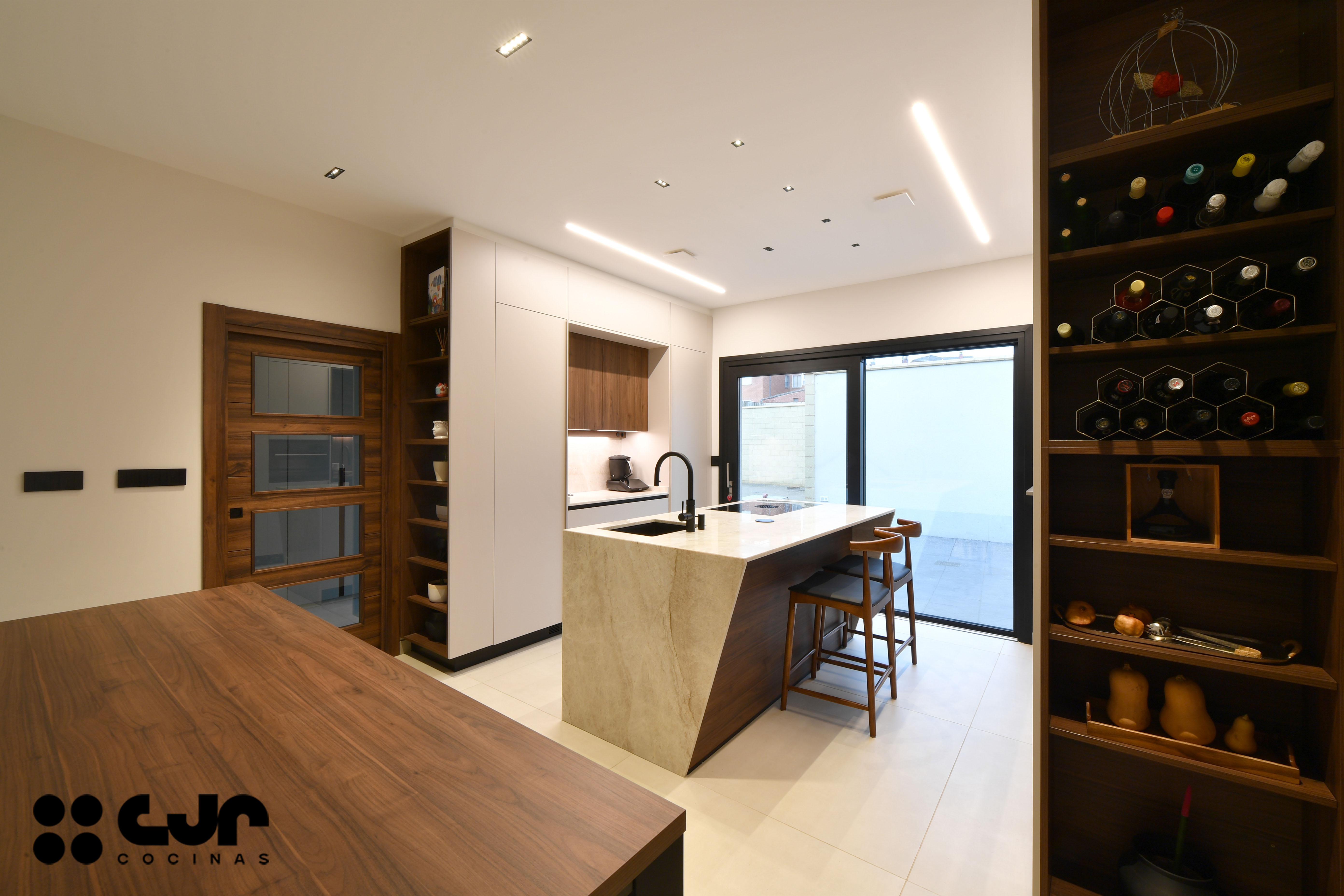 Cocina moderna cashmere y madera con isla Cocinas CJR