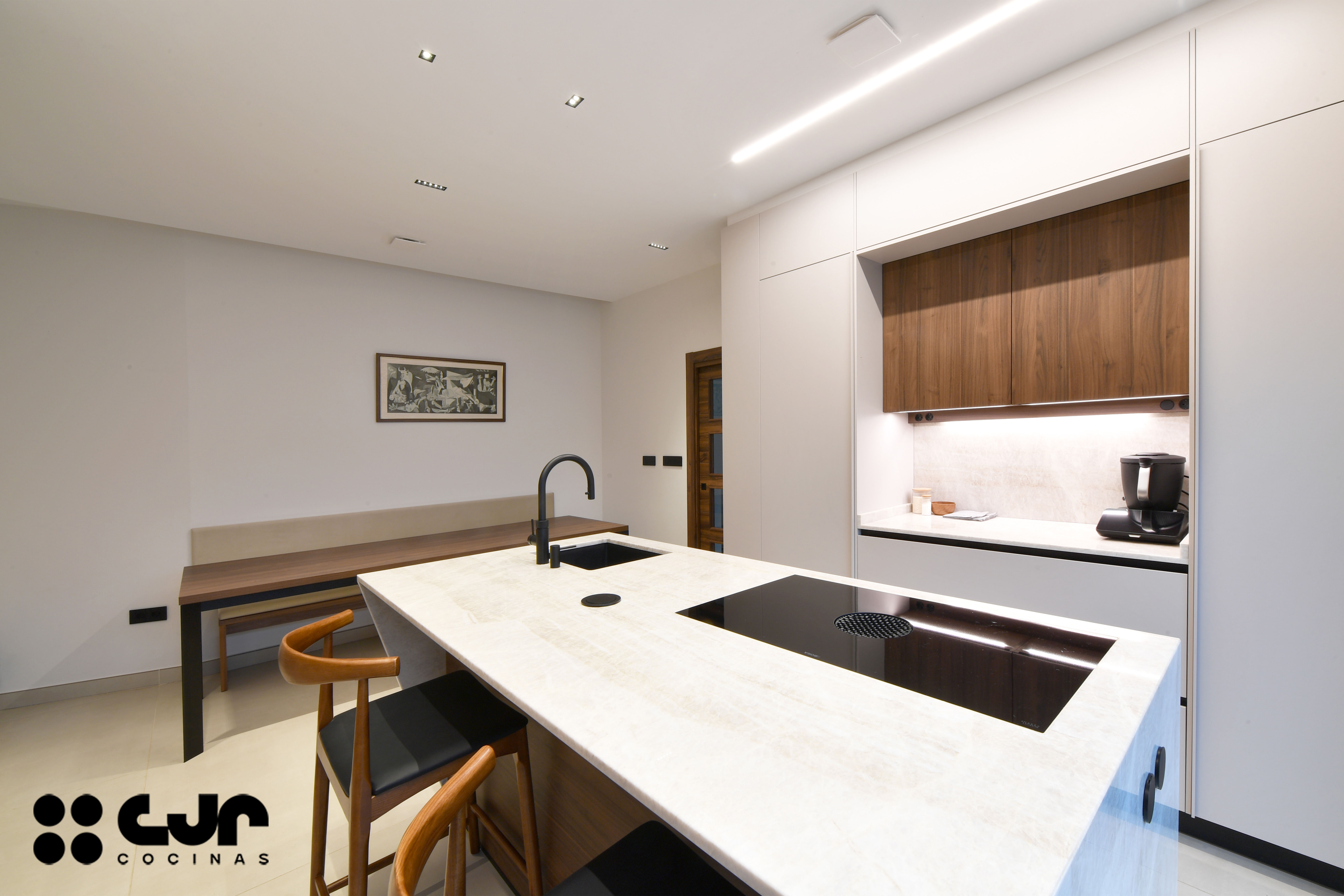 Cocina moderna cashmere y madera con isla Cocinas CJR