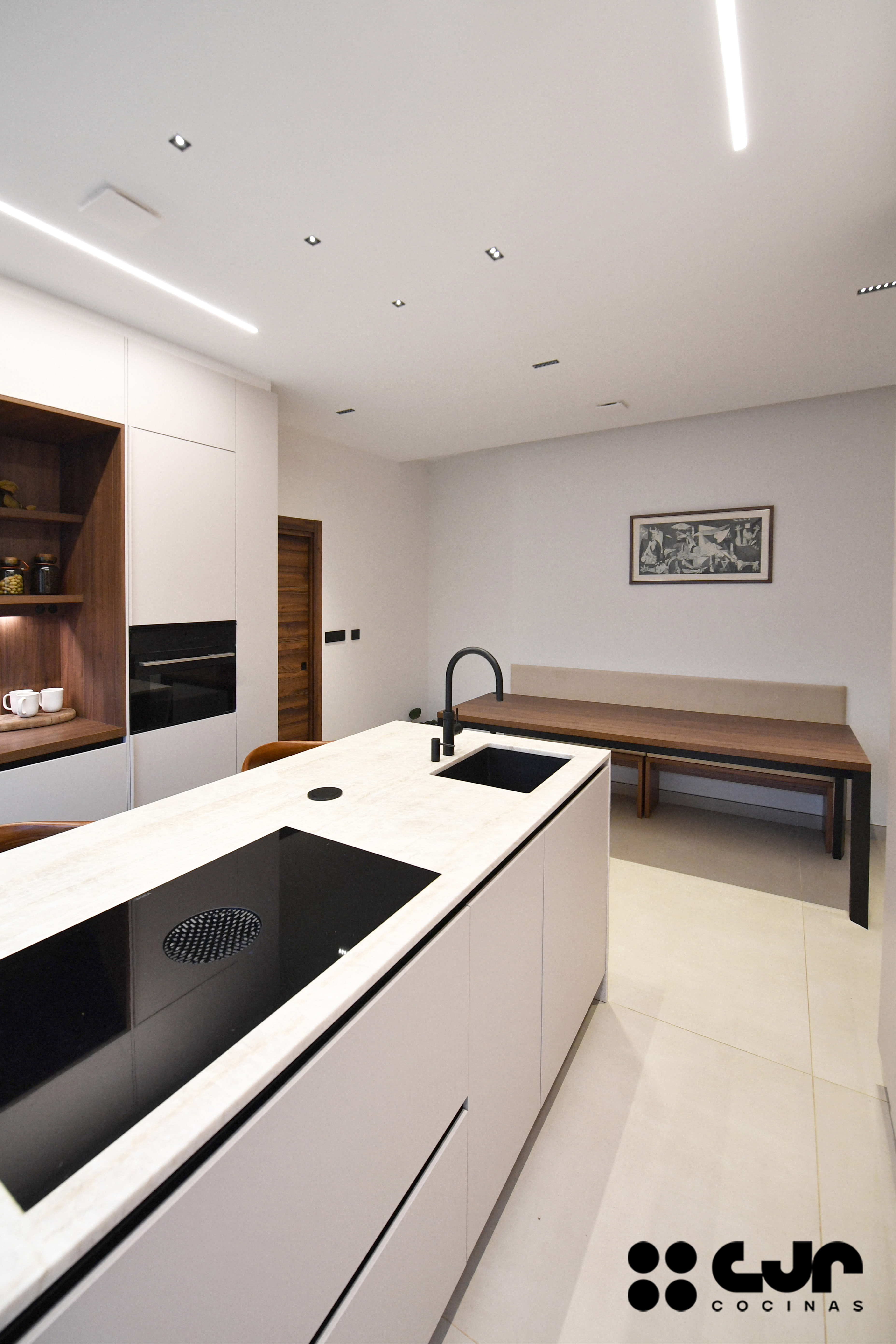 Cocina moderna cashmere y madera con isla Cocinas CJR