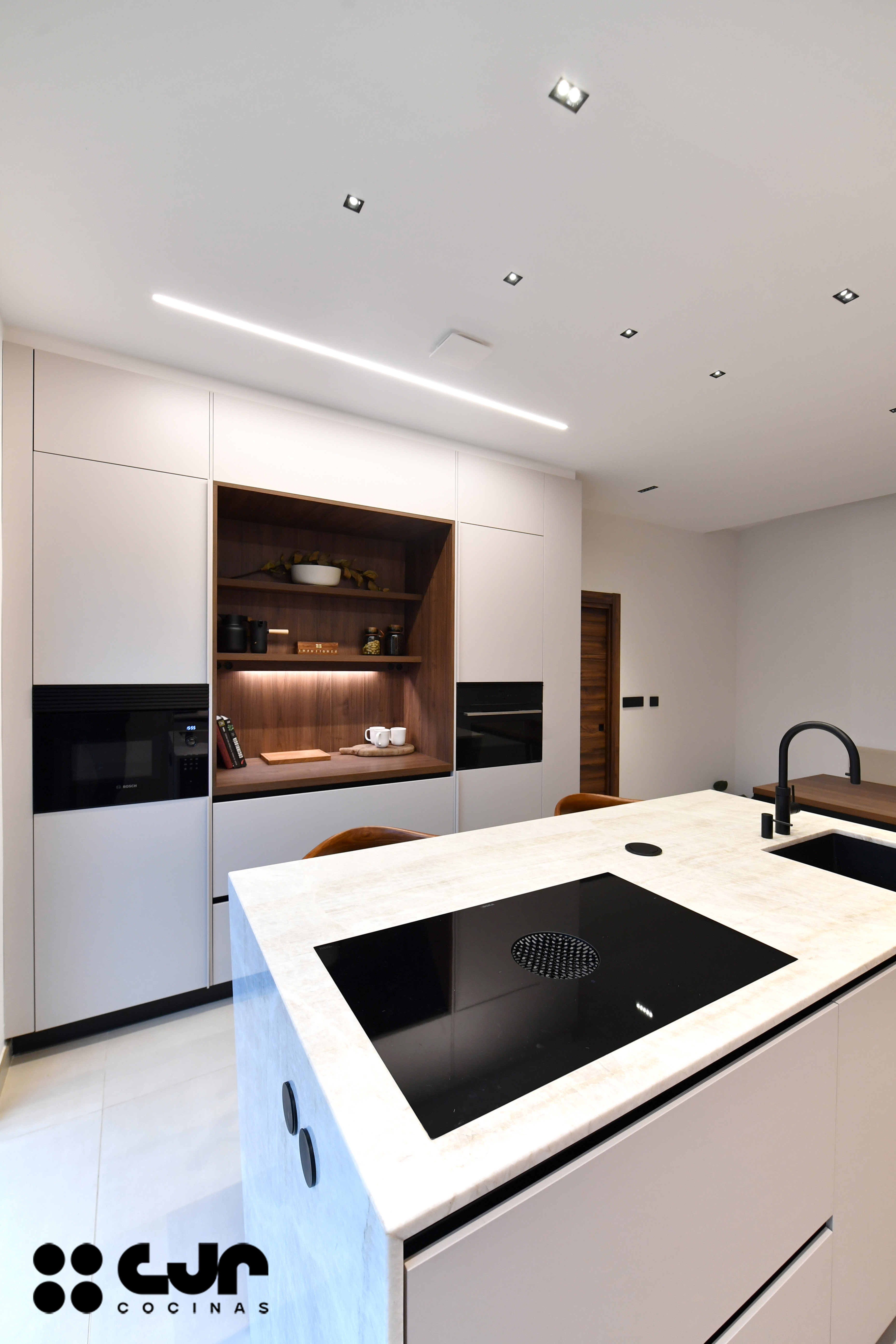 Cocina moderna cashmere y madera con isla Cocinas CJR