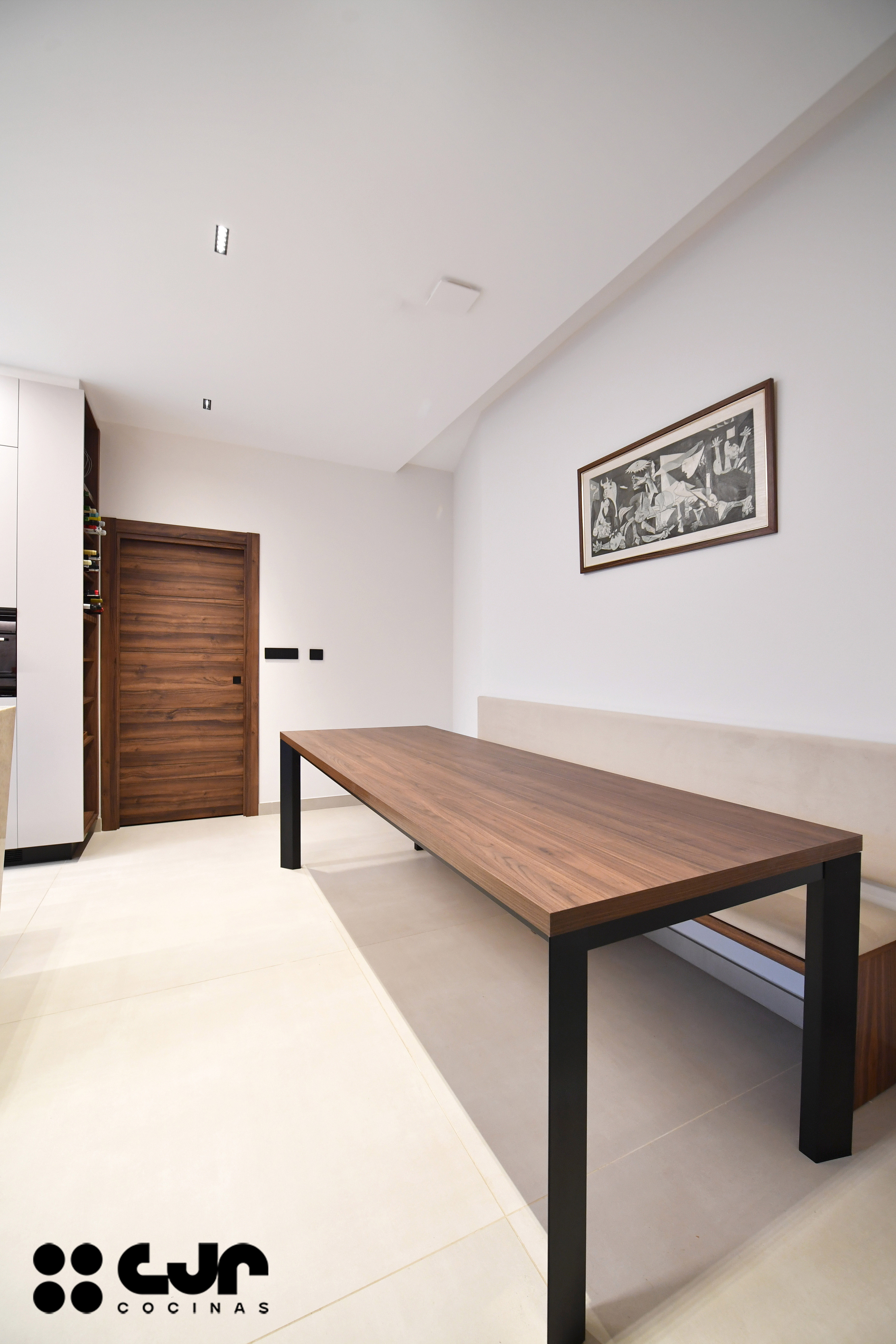 Cocina moderna cashmere y madera con isla Cocinas CJR