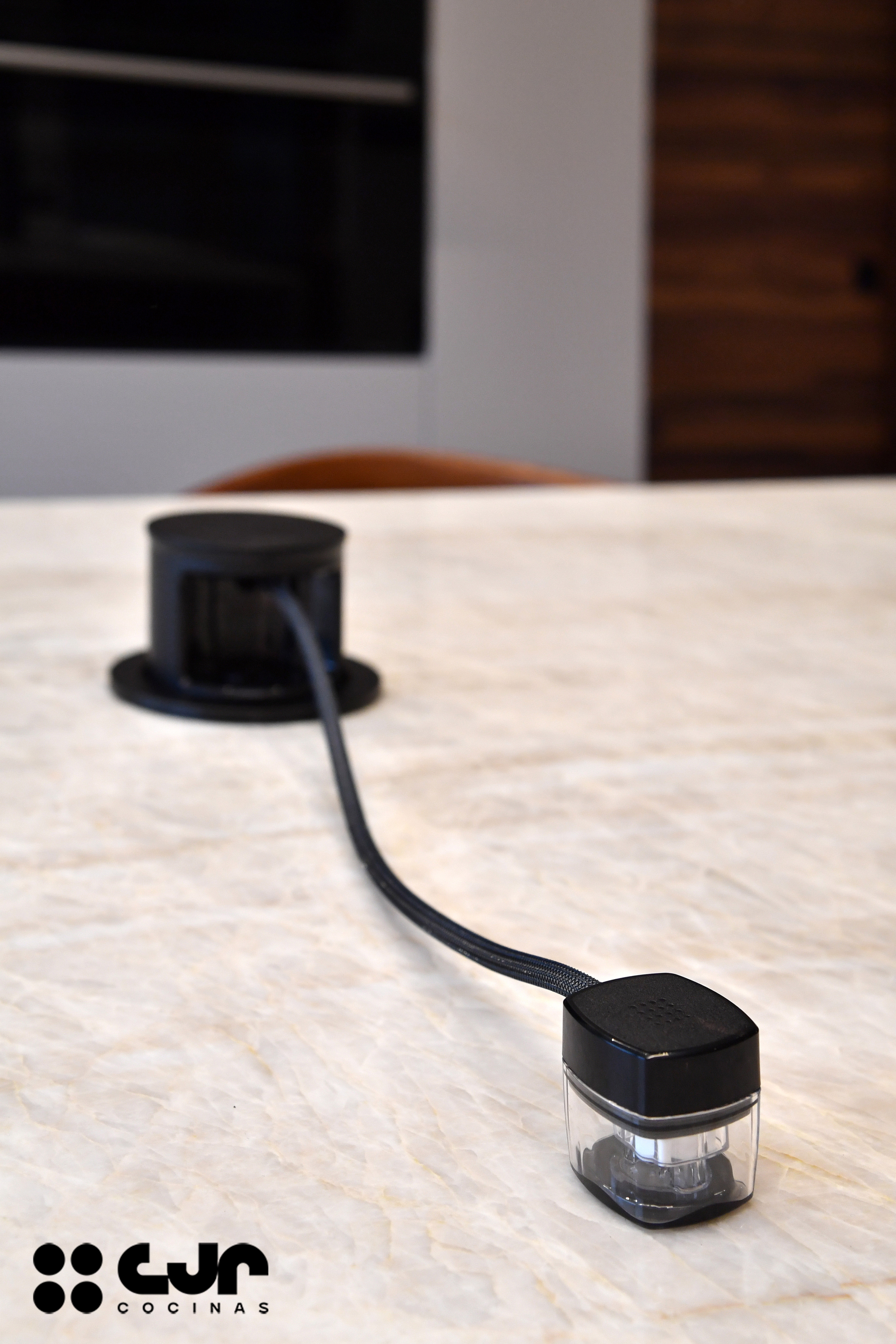 Cocina moderna cashmere y madera con isla Cocinas CJR