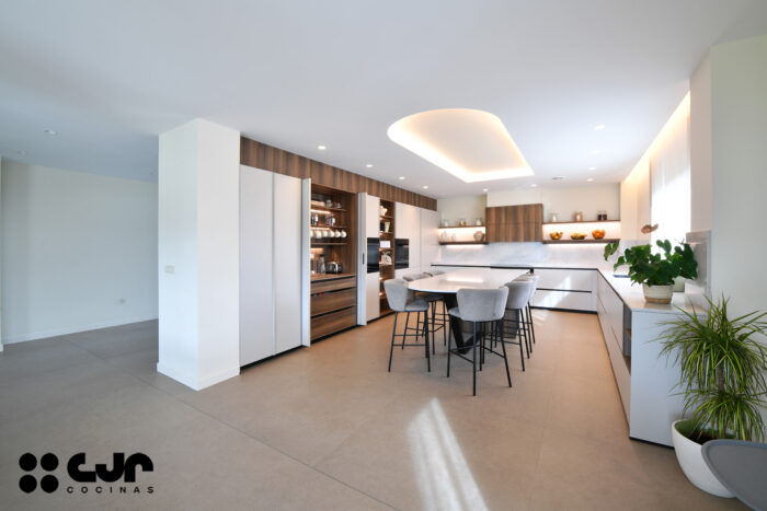 tendencias cocinas 2026 cocina cashmere y madera con isla abierta con isla cocinas cjr