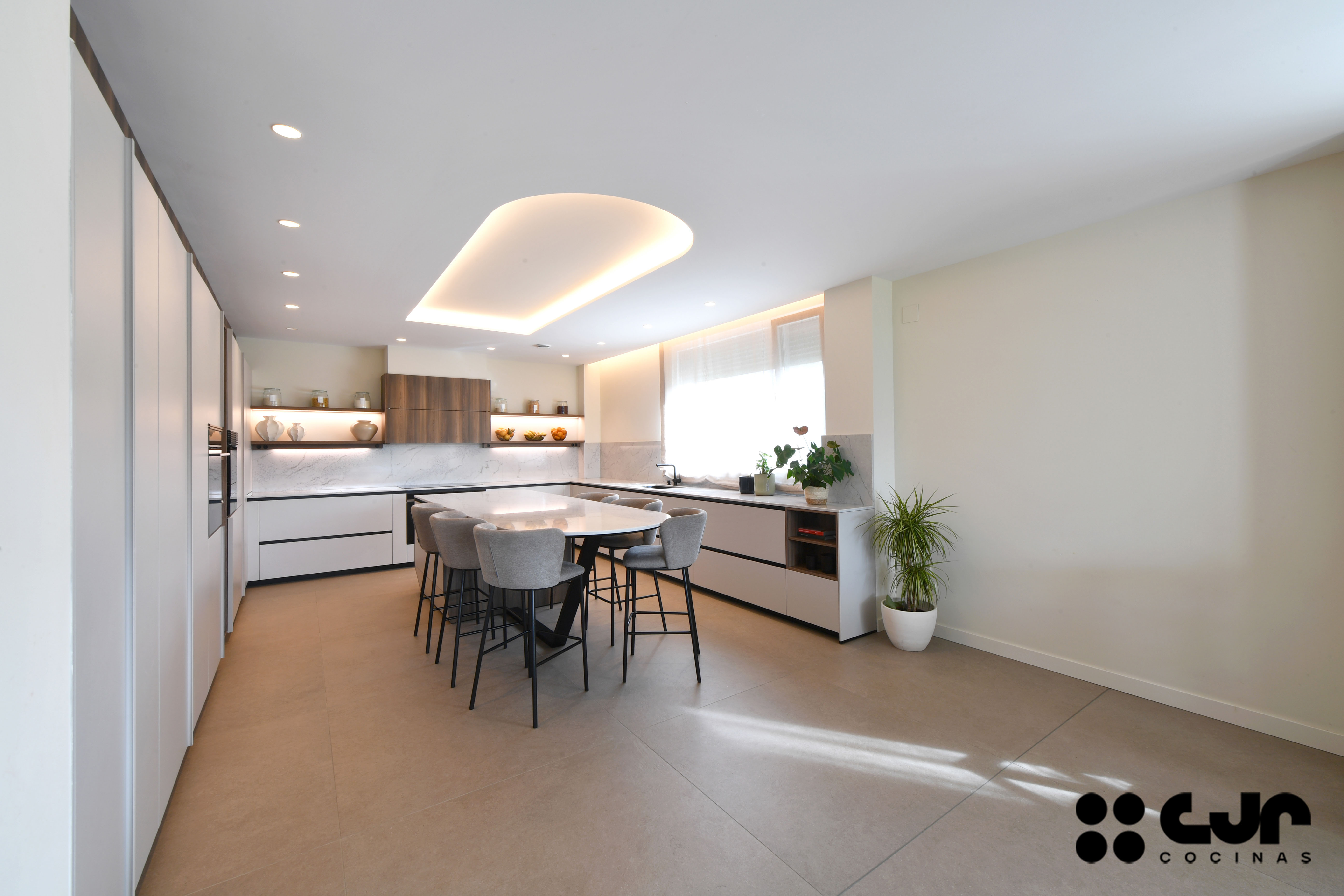 tendencias cocinas 2026 cocina cashmere y madera con isla abierta con isla cocinas cjr