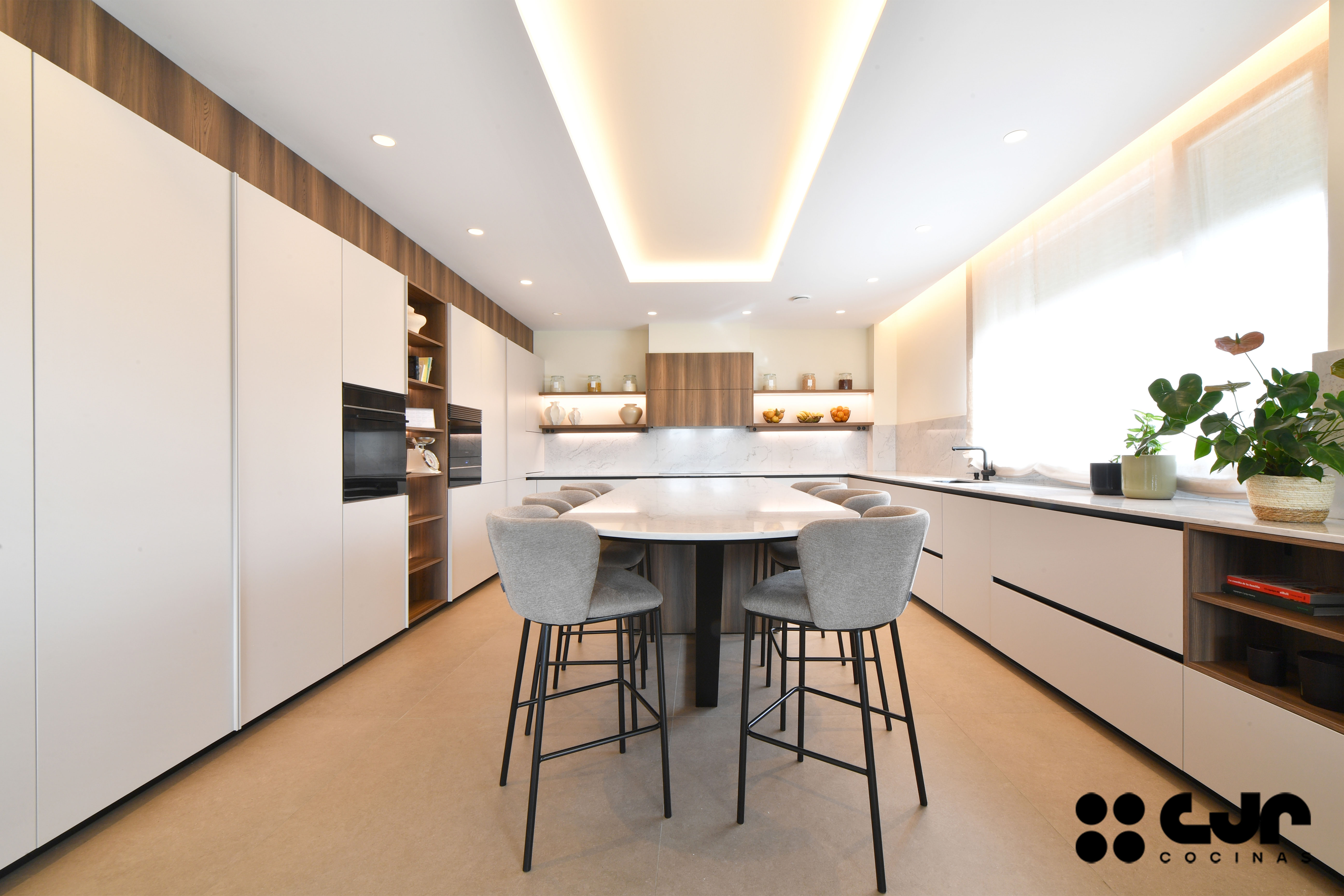 tendencias cocinas 2026 cocina cashmere y madera con isla abierta con isla cocinas cjr