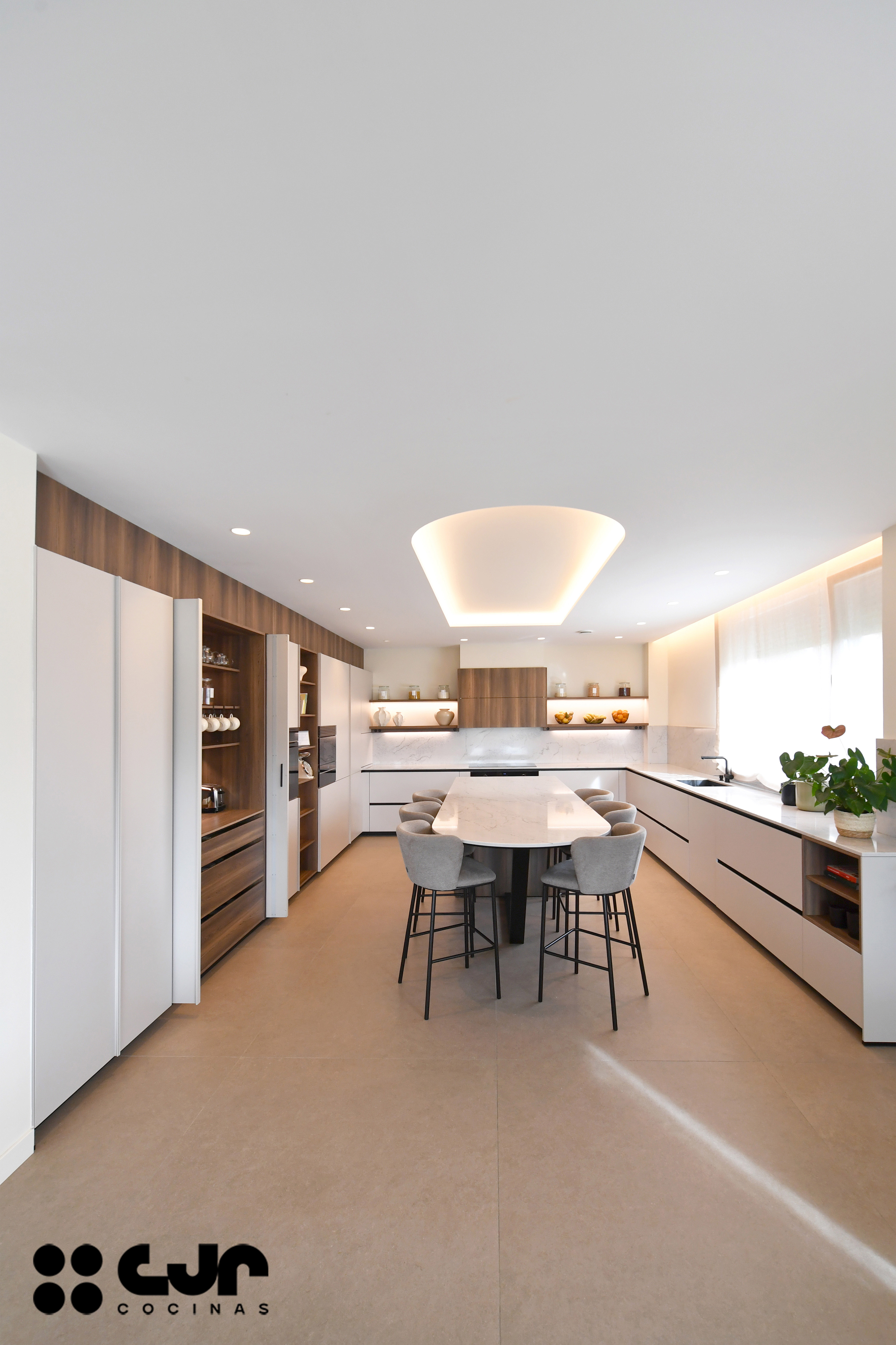 tendencias cocinas 2026 cocina cashmere y madera con isla abierta con isla cocinas cjr