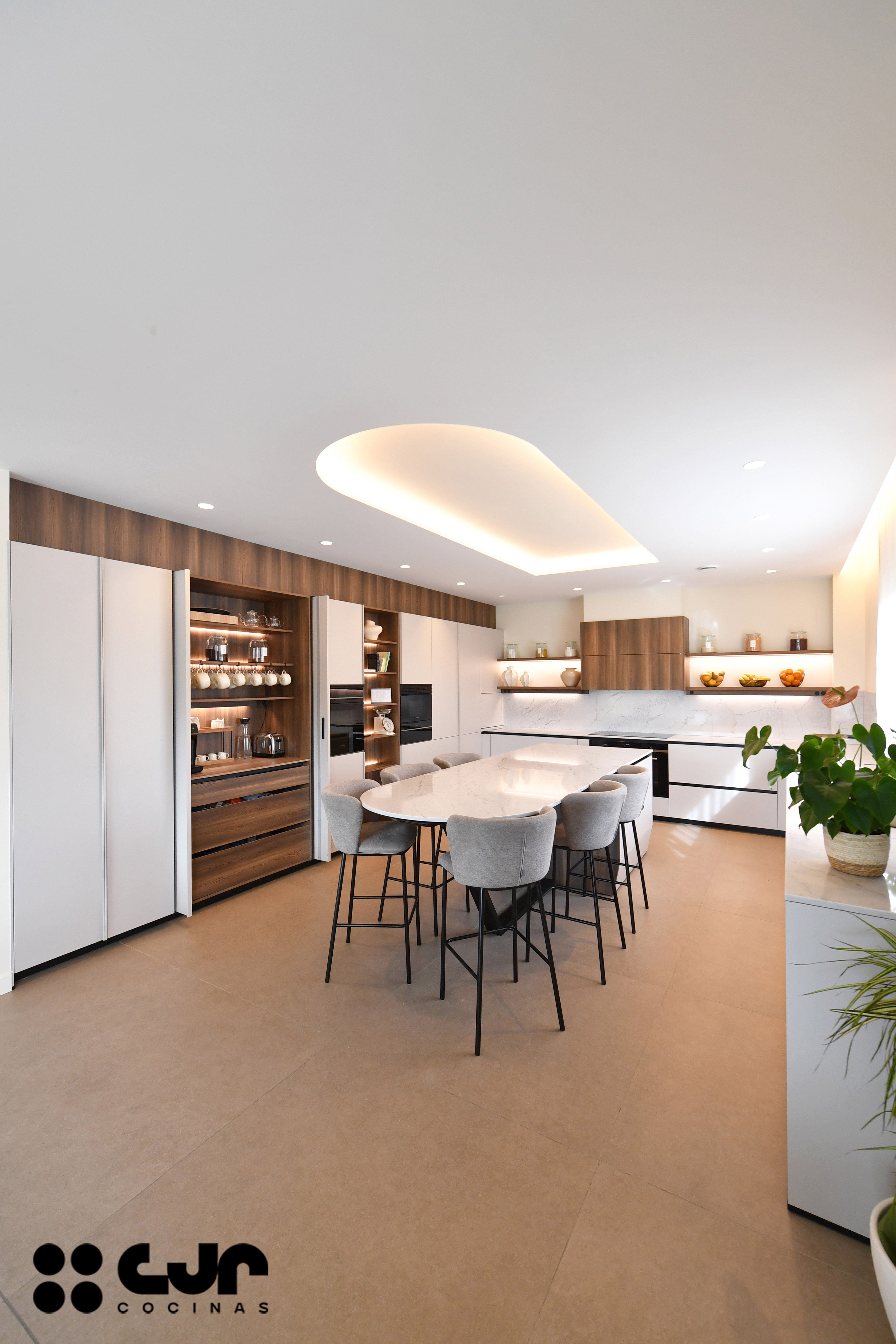 tendencias cocinas 2026 cocina cashmere y madera con isla abierta con isla cocinas cjr