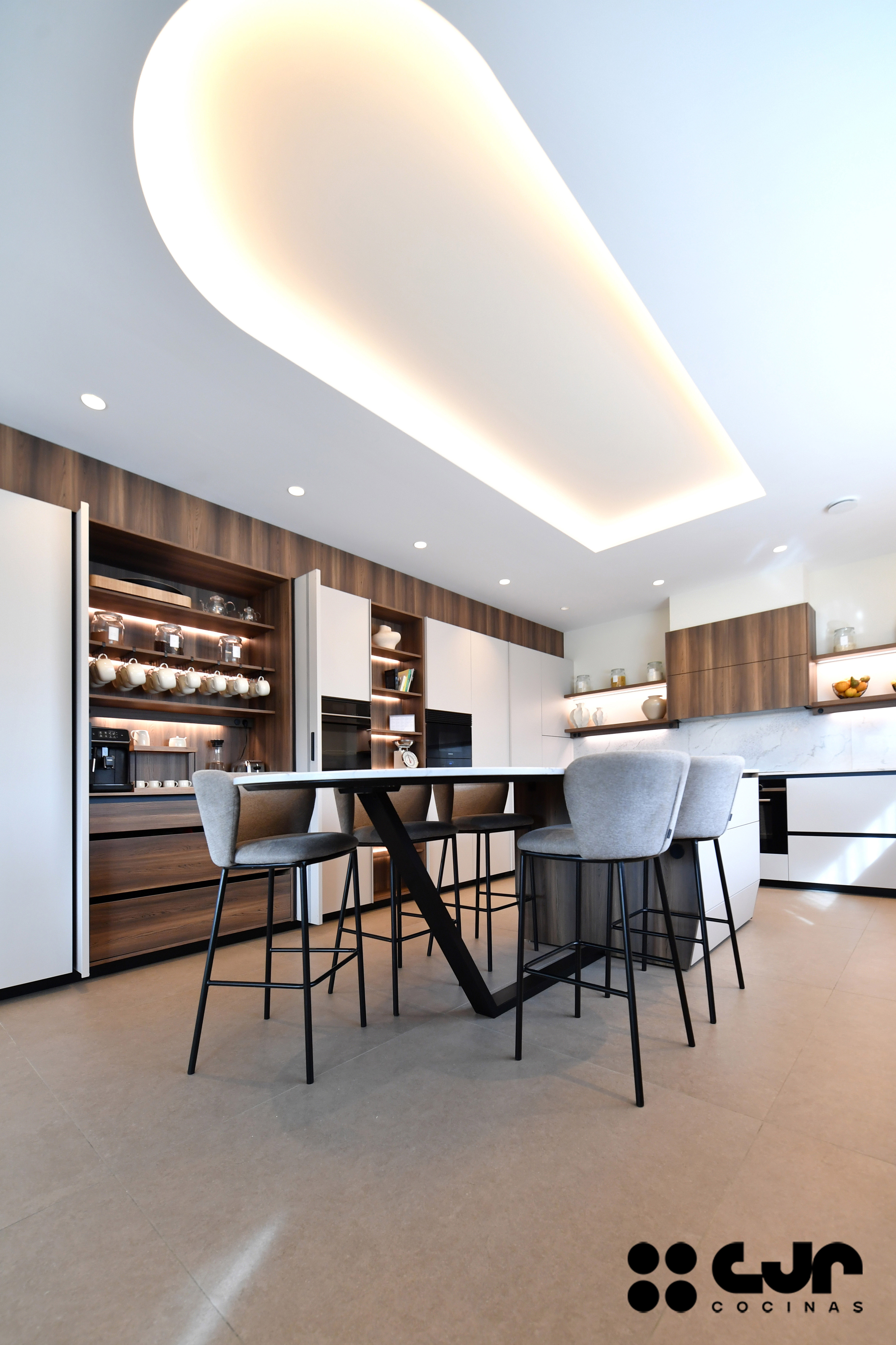 tendencias cocinas 2026 cocina cashmere y madera con isla abierta con isla cocinas cjr