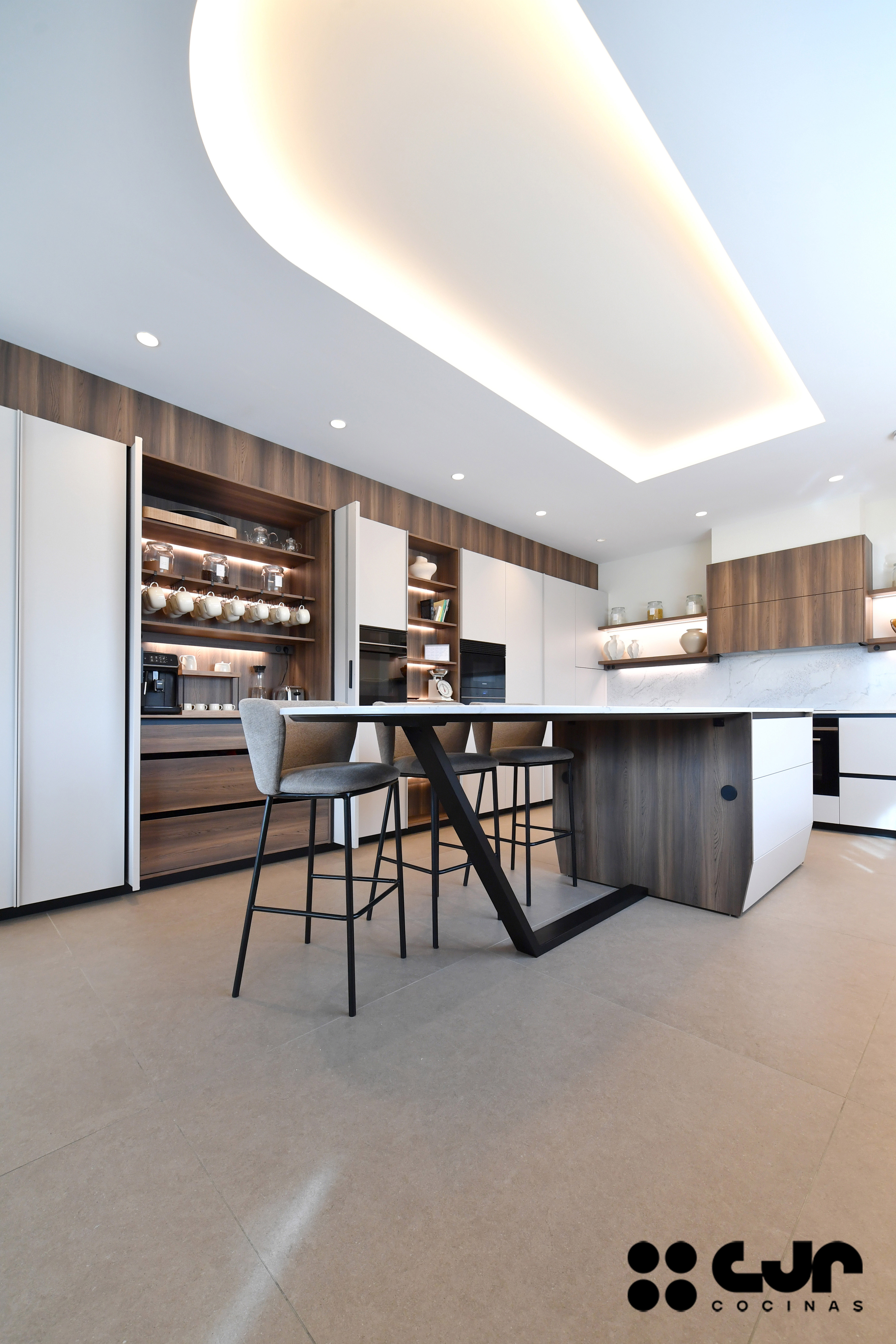 tendencias cocinas 2026 cocina cashmere y madera con isla abierta con isla cocinas cjr