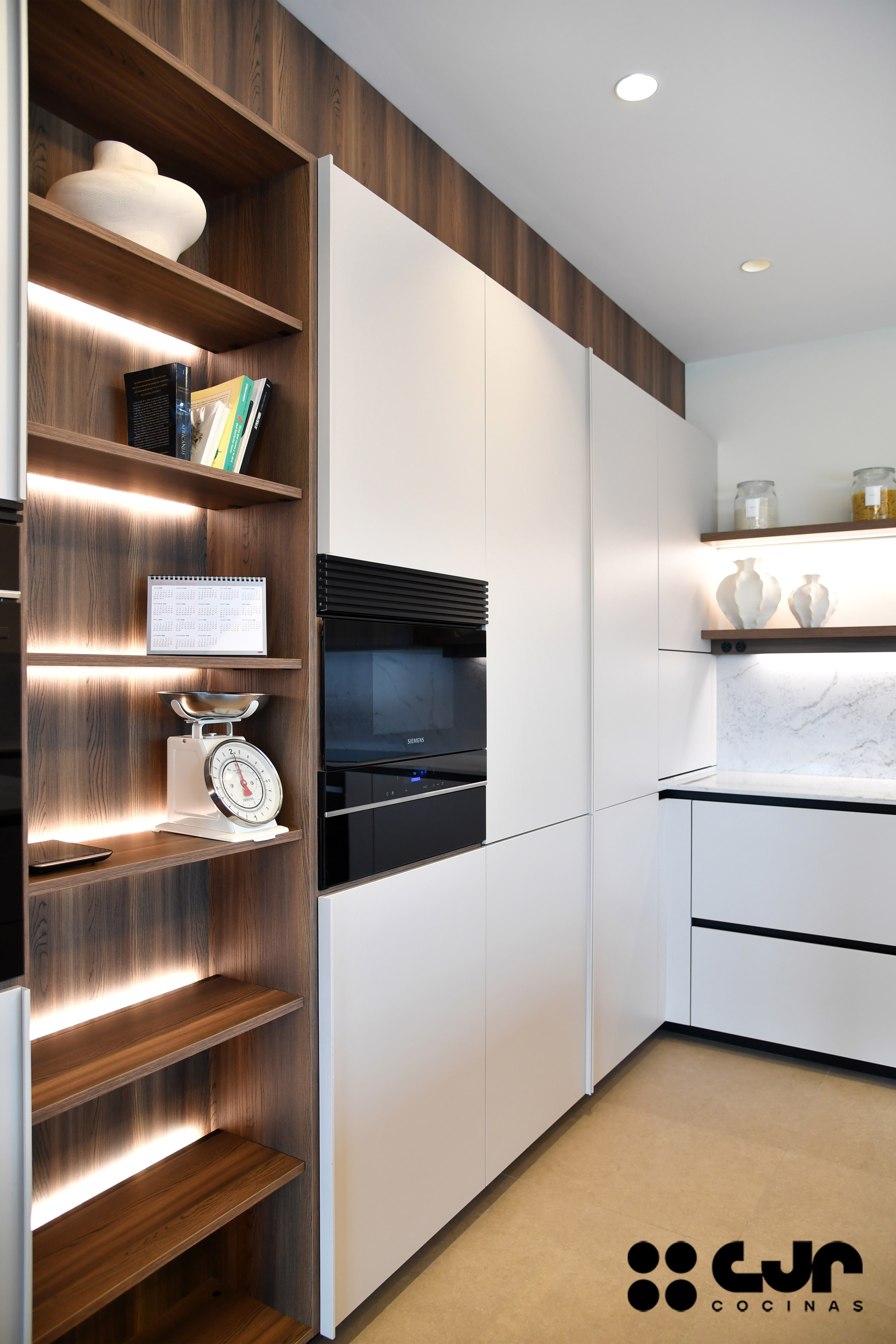 tendencias cocinas 2026 cocina cashmere y madera con isla abierta con isla cocinas cjr