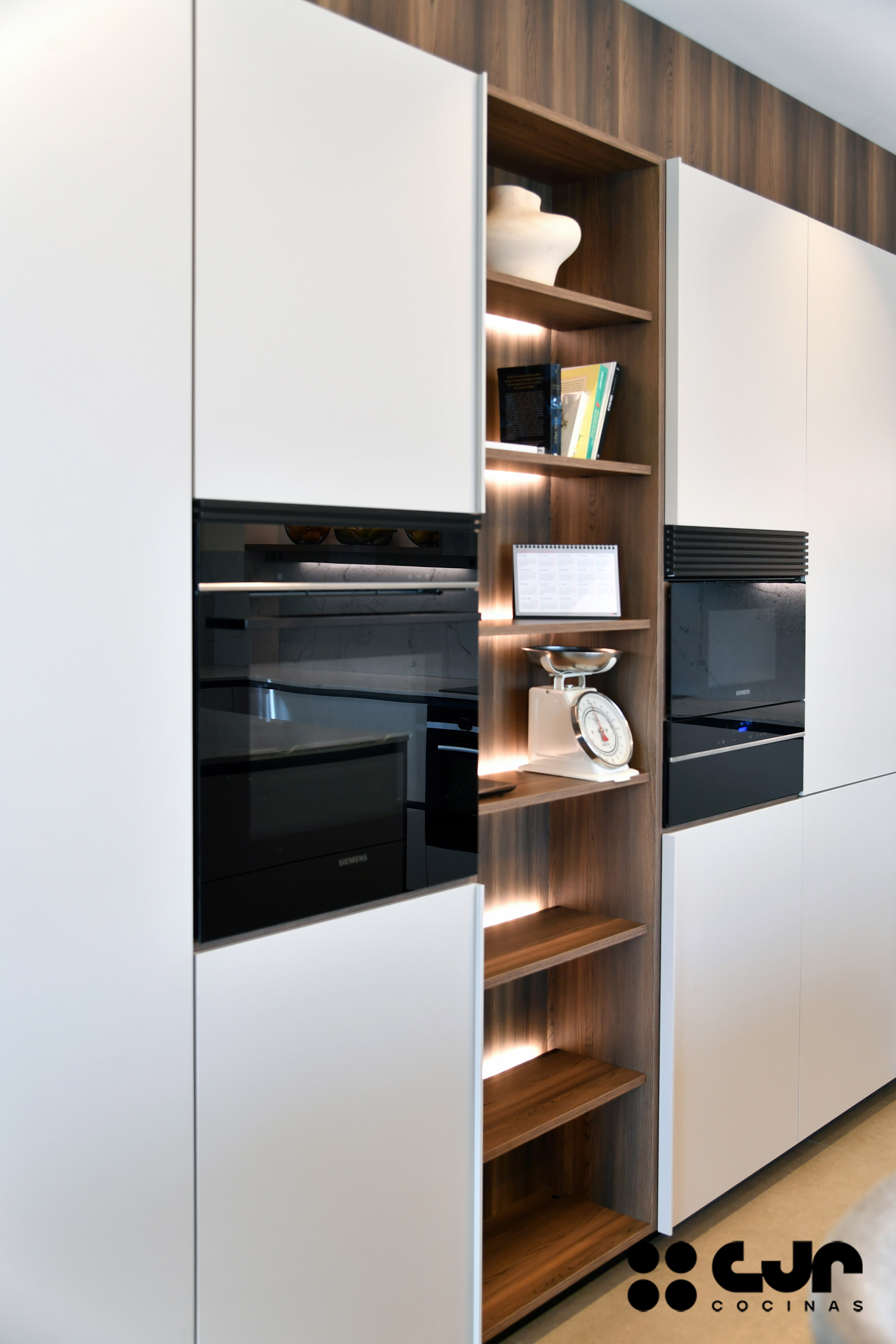 tendencias cocinas 2026 cocina cashmere y madera con isla abierta con isla cocinas cjr