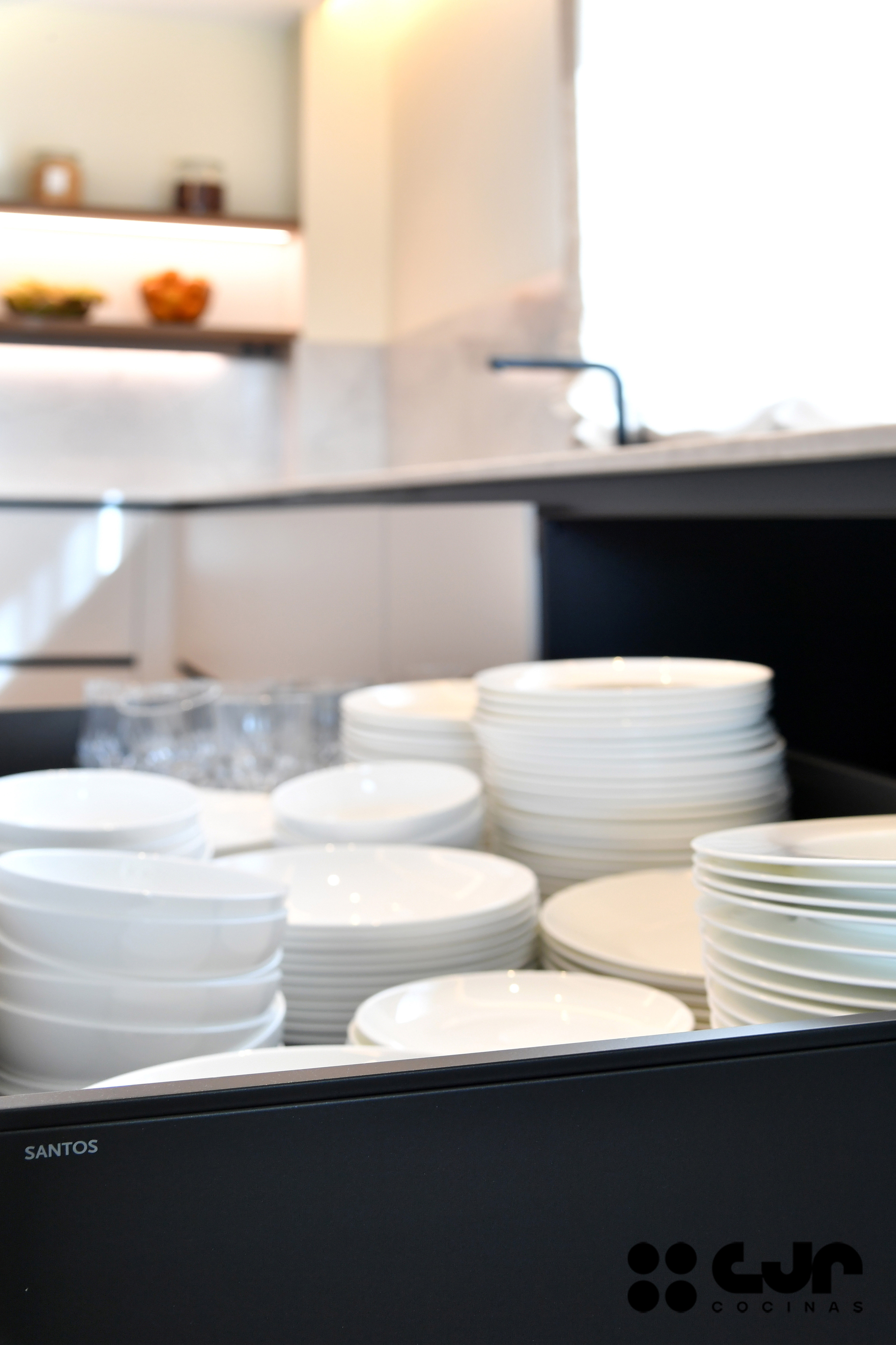 tendencias cocinas 2026 cocina cashmere y madera con isla abierta con isla cocinas cjr