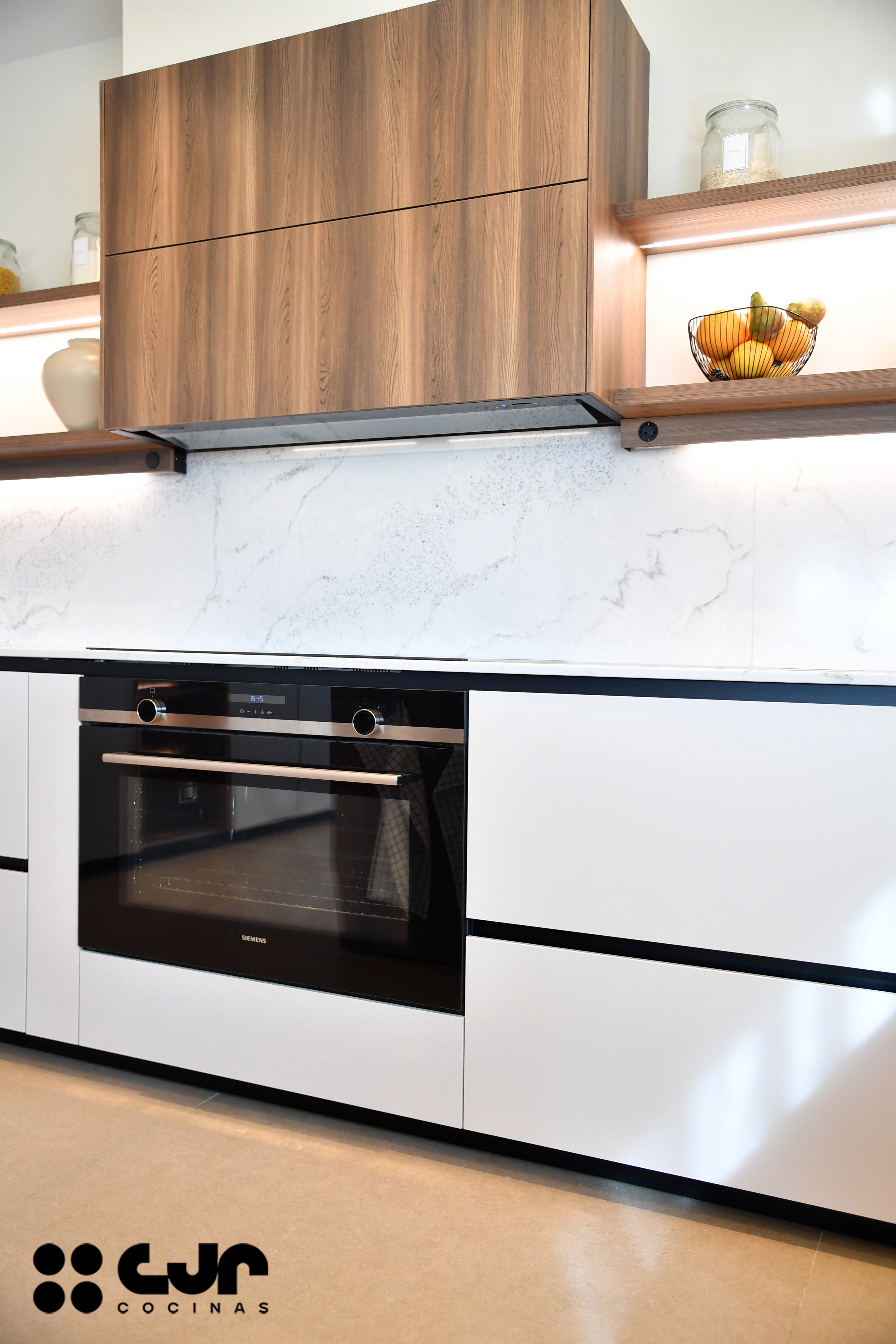 tendencias cocinas 2026 cocina cashmere y madera con isla abierta con isla cocinas cjr