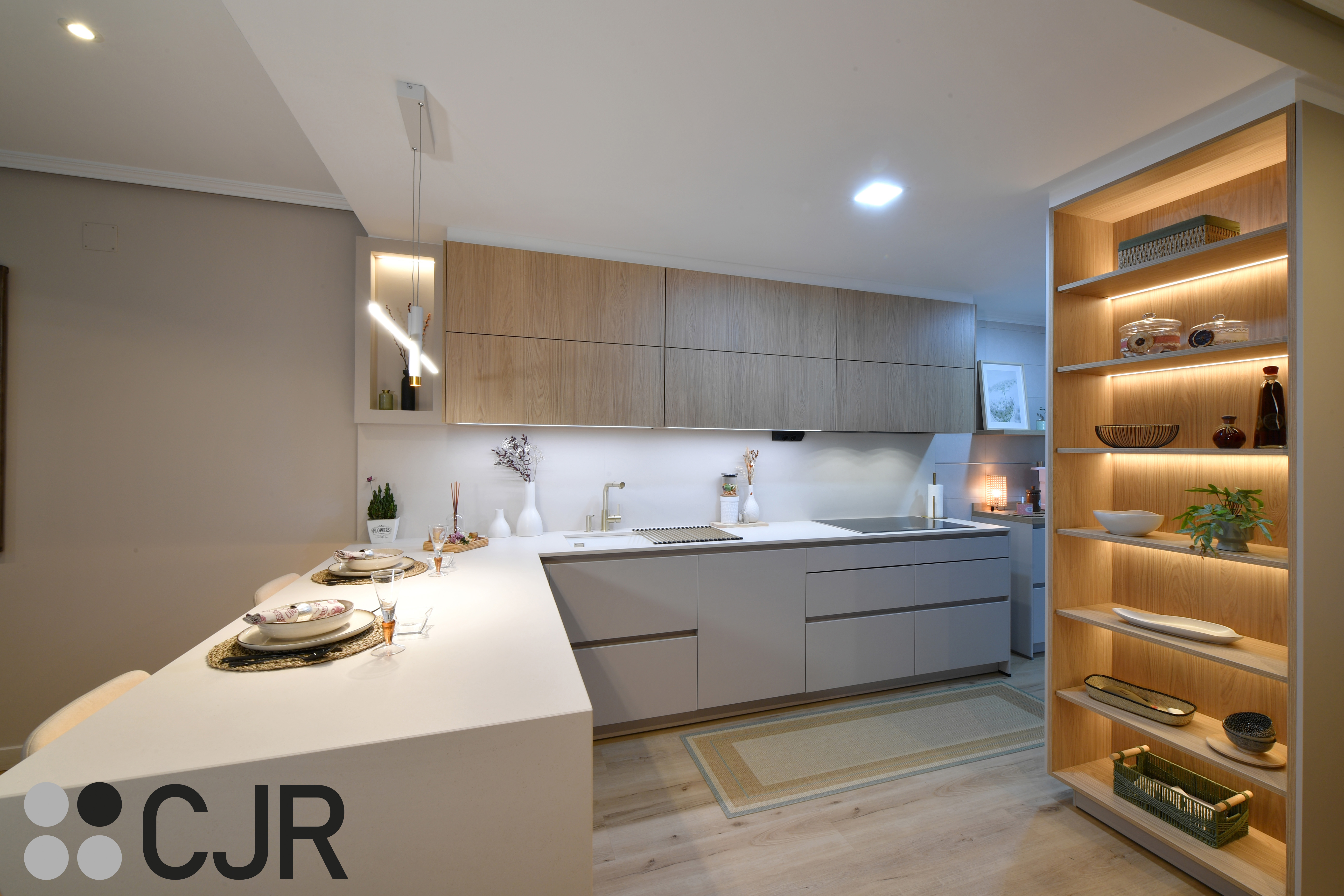 Cocina nórdica cashmere y madera con barra abierta al salón Cocinas CJR