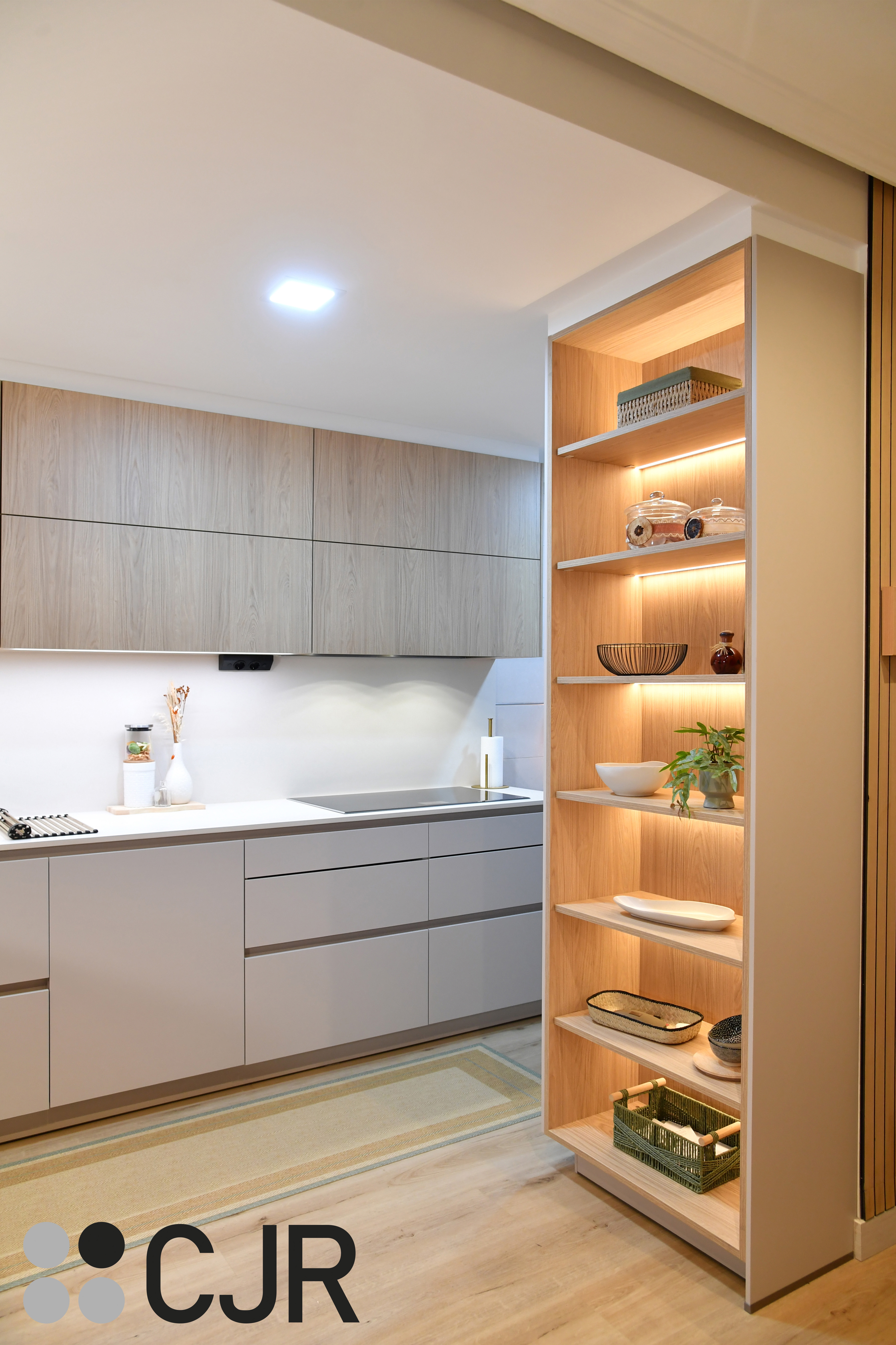 Cocina nórdica cashmere y madera con barra abierta al salón Cocinas CJR