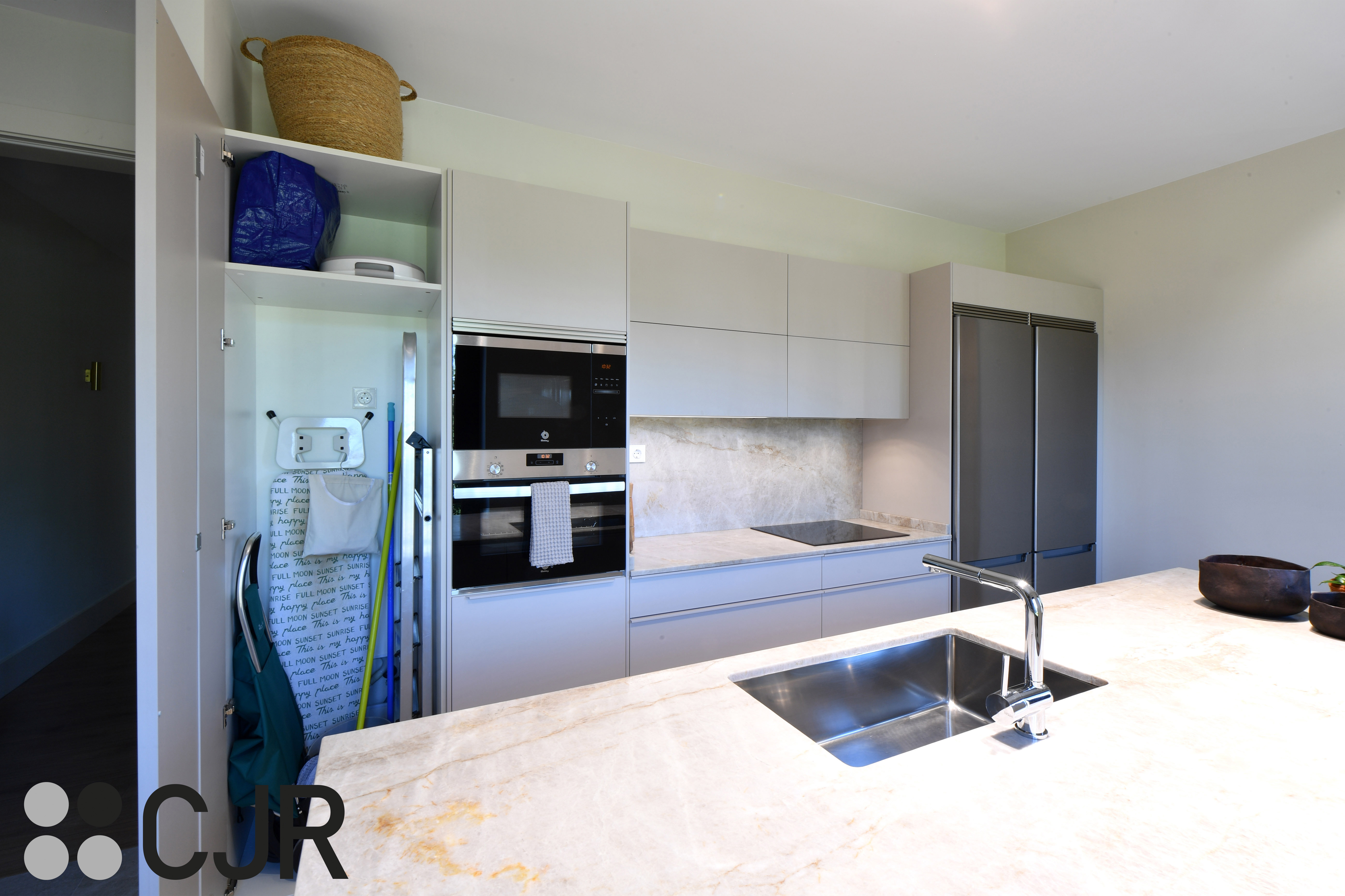 Cocina moderna cashmere con isla y barra Cocinas CJR