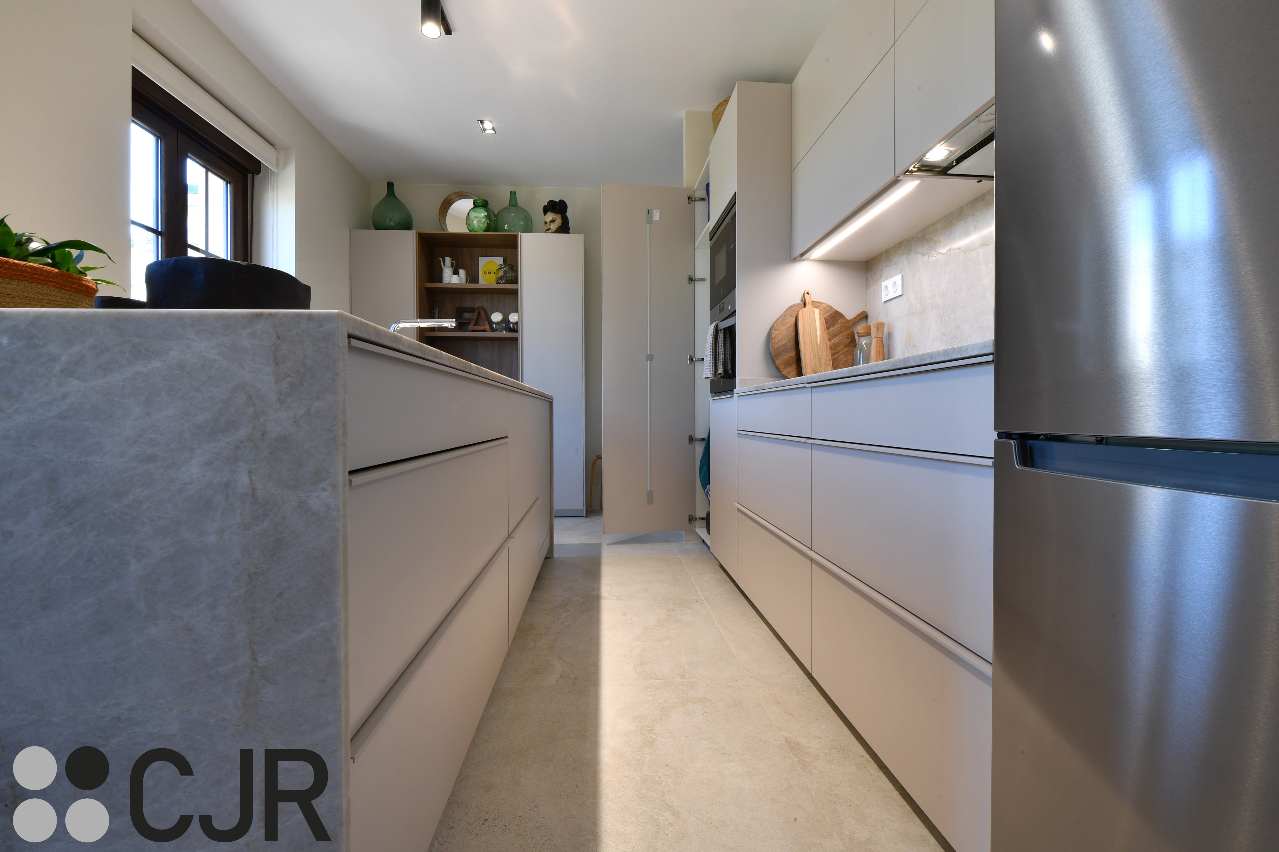 Cocina moderna cashmere con isla y barra Cocinas CJR