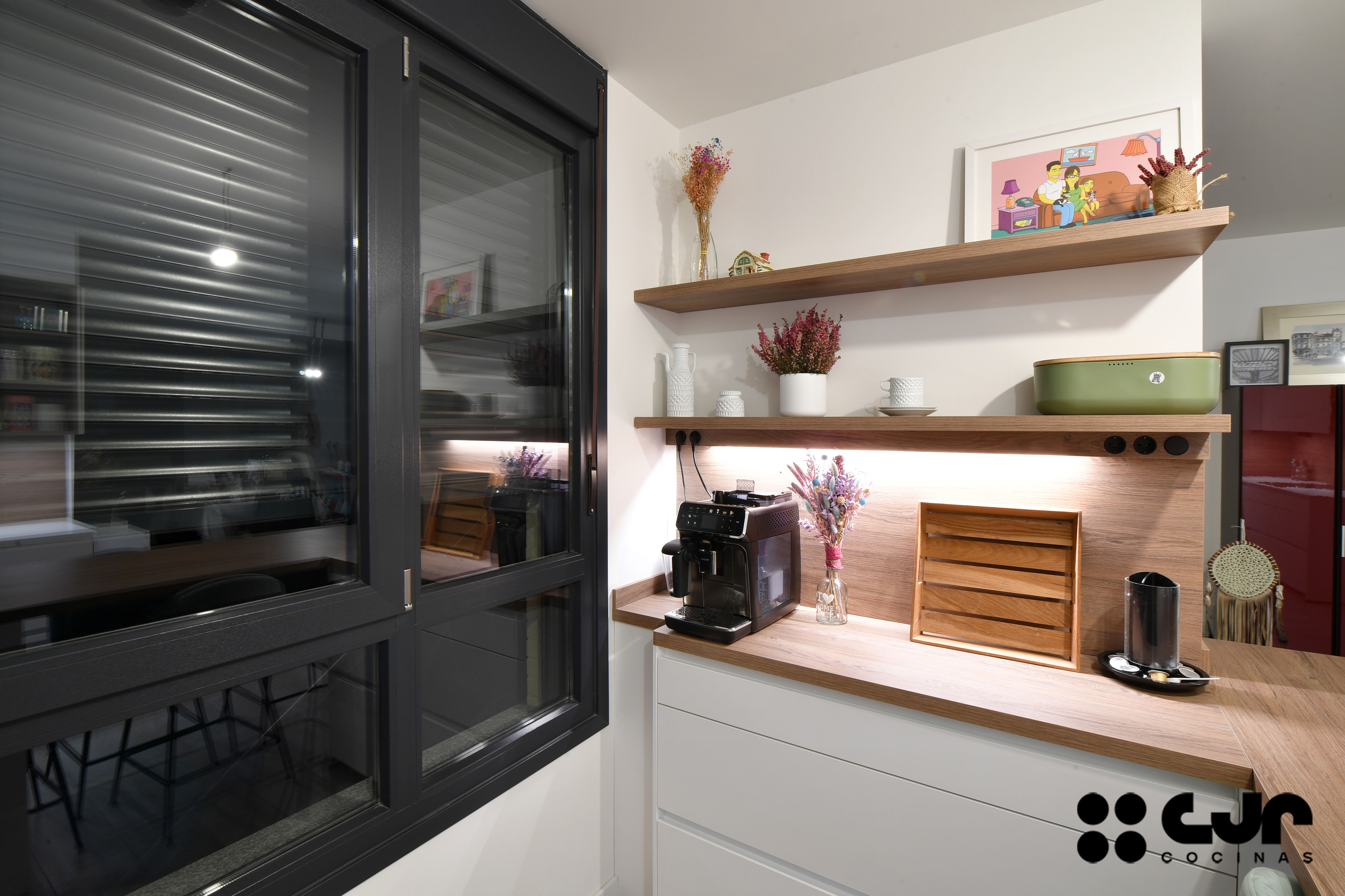 cocina blanca y madera en l con barra cocinas cjr