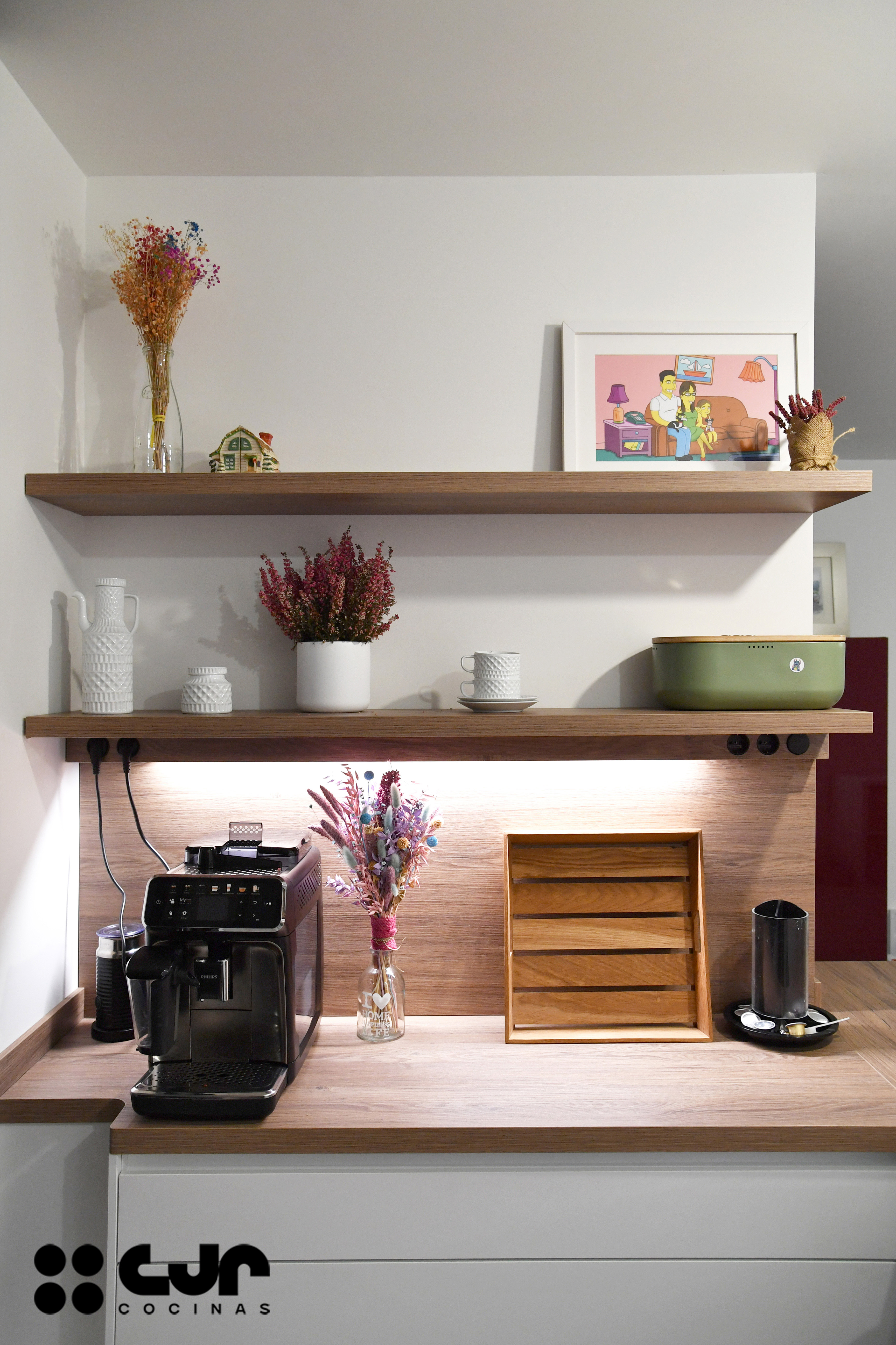 cocina blanca y madera en l con barra cocinas cjr