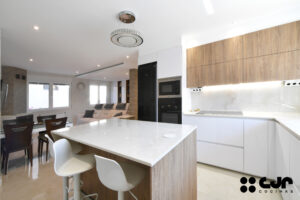 Proyectos en Blanco Ártico Brillo de Santos Cocinas CJR