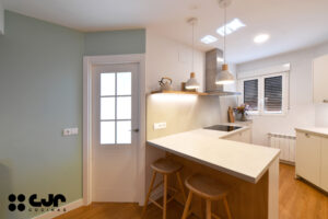 Proyectos en Blanco Perla de Santos Cocinas CJR