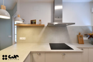 Proyectos en Blanco Perla de Santos Cocinas CJR