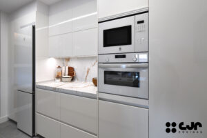 Proyectos en Blanco Nata Brillo de Santos Cocinas CJR