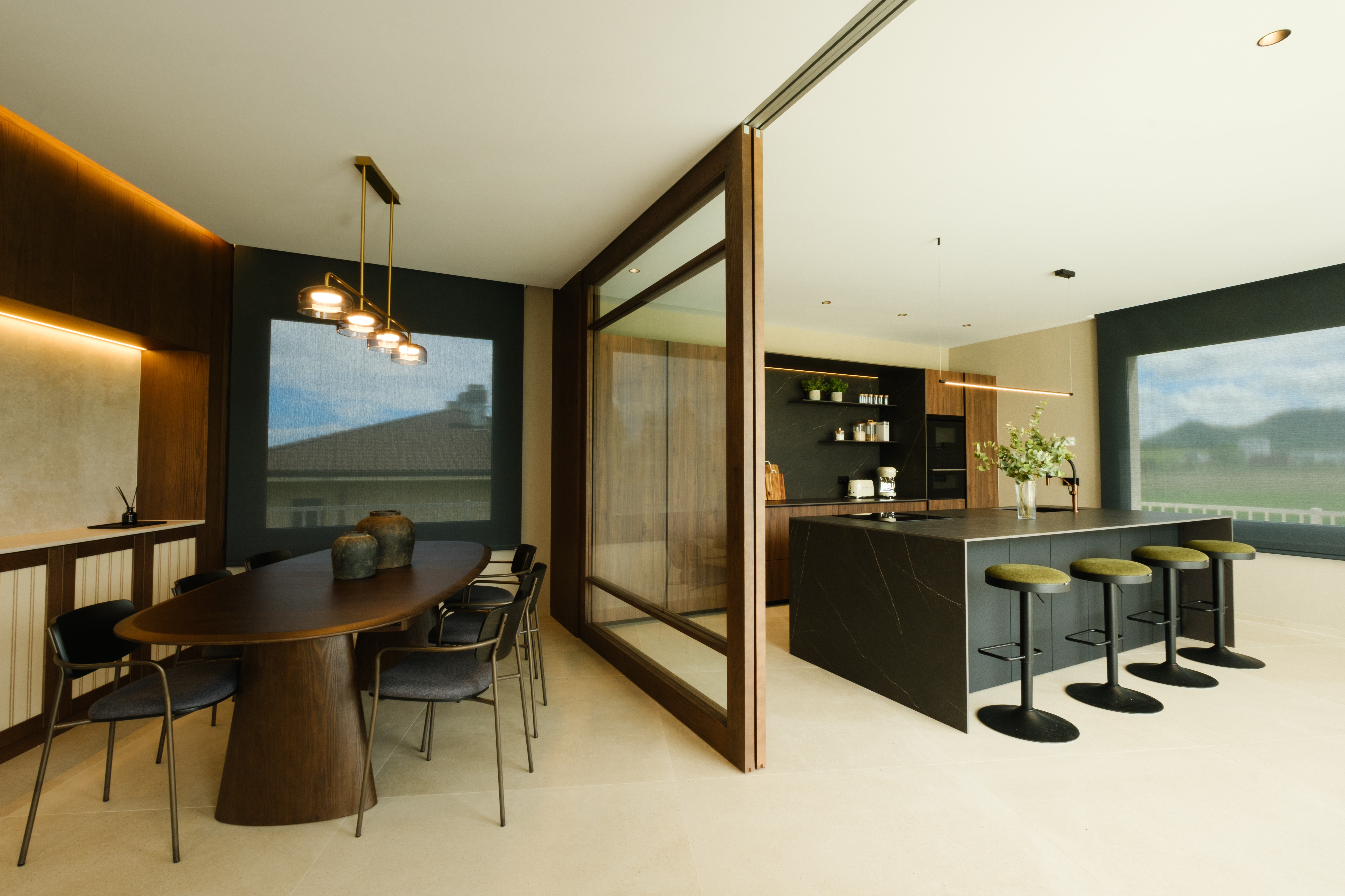 casa totalmente reformada por john te lo busca y cocina moderna con isla Cocinas CJR
