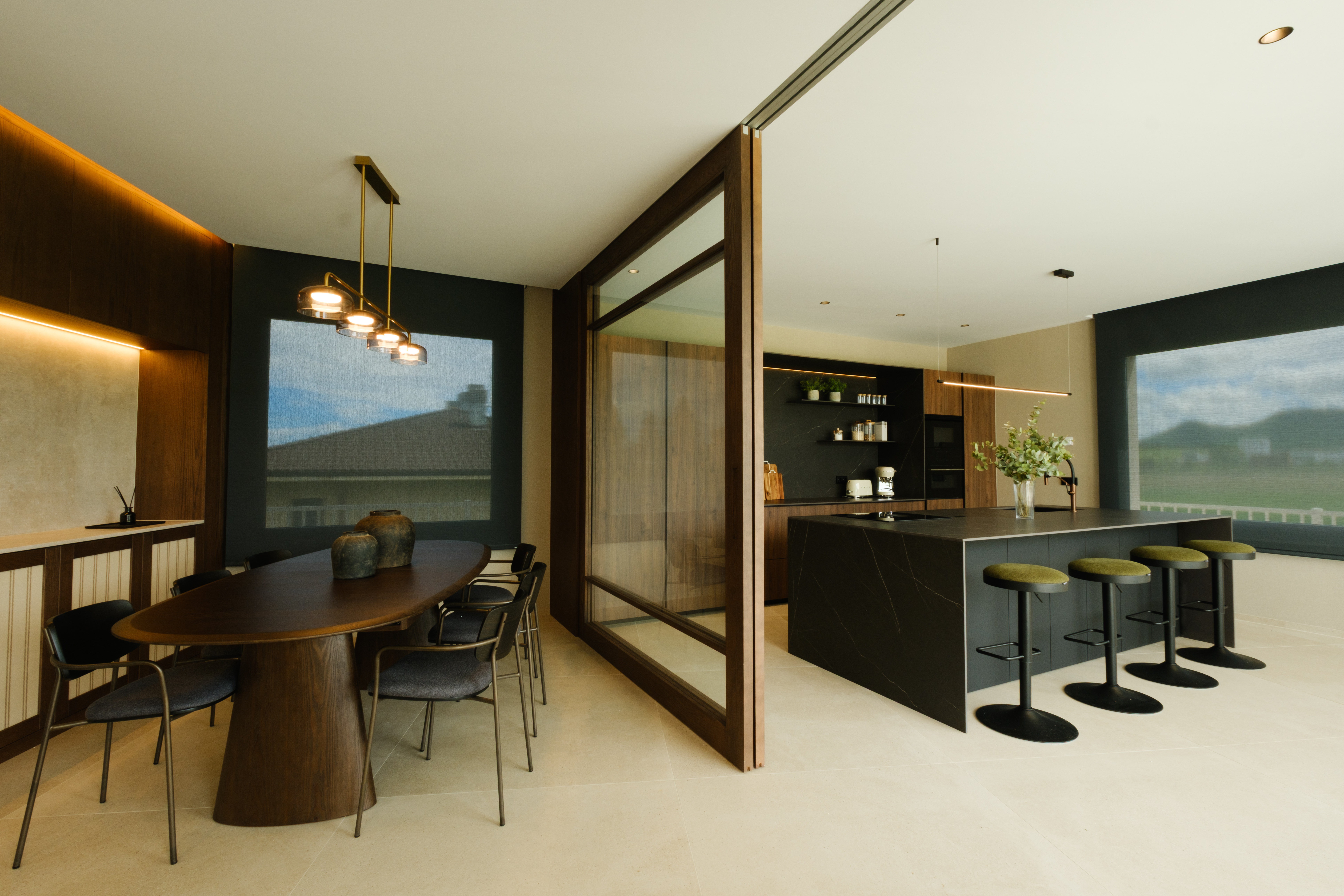 casa totalmente reformada por john te lo busca y cocina moderna con isla Cocinas CJR