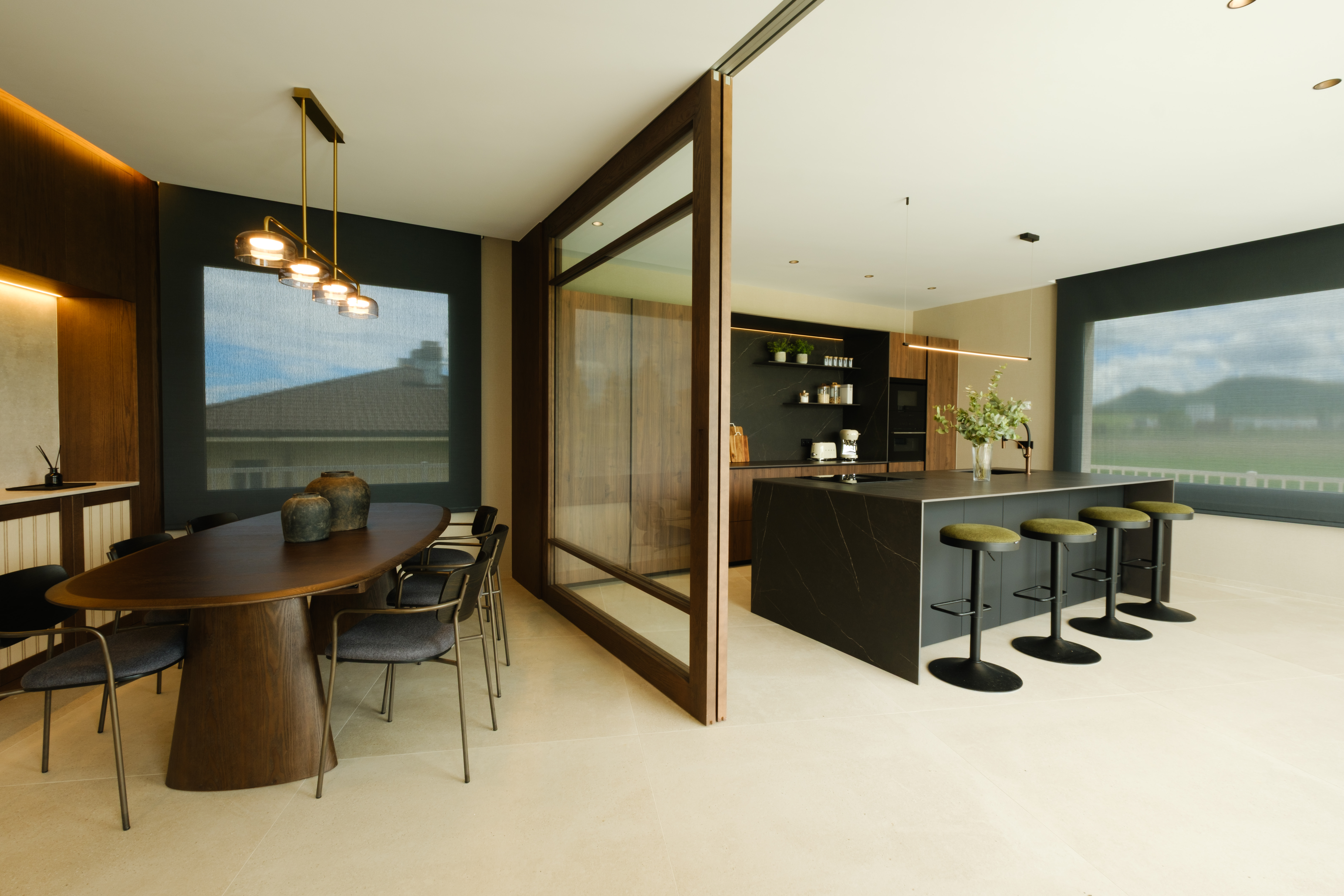 casa totalmente reformada por john te lo busca y cocina moderna con isla Cocinas CJR